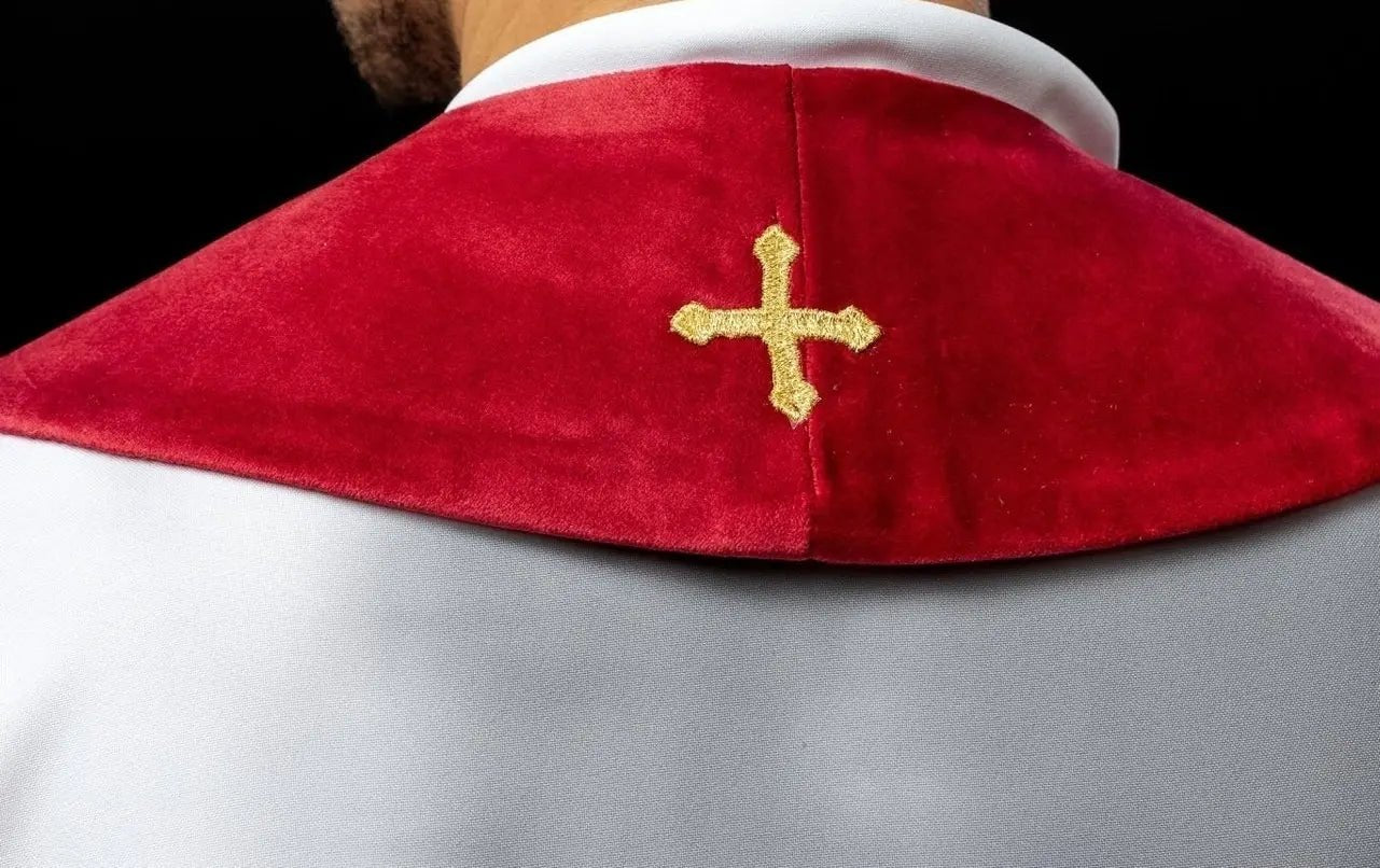 Estola roja bordada IHS