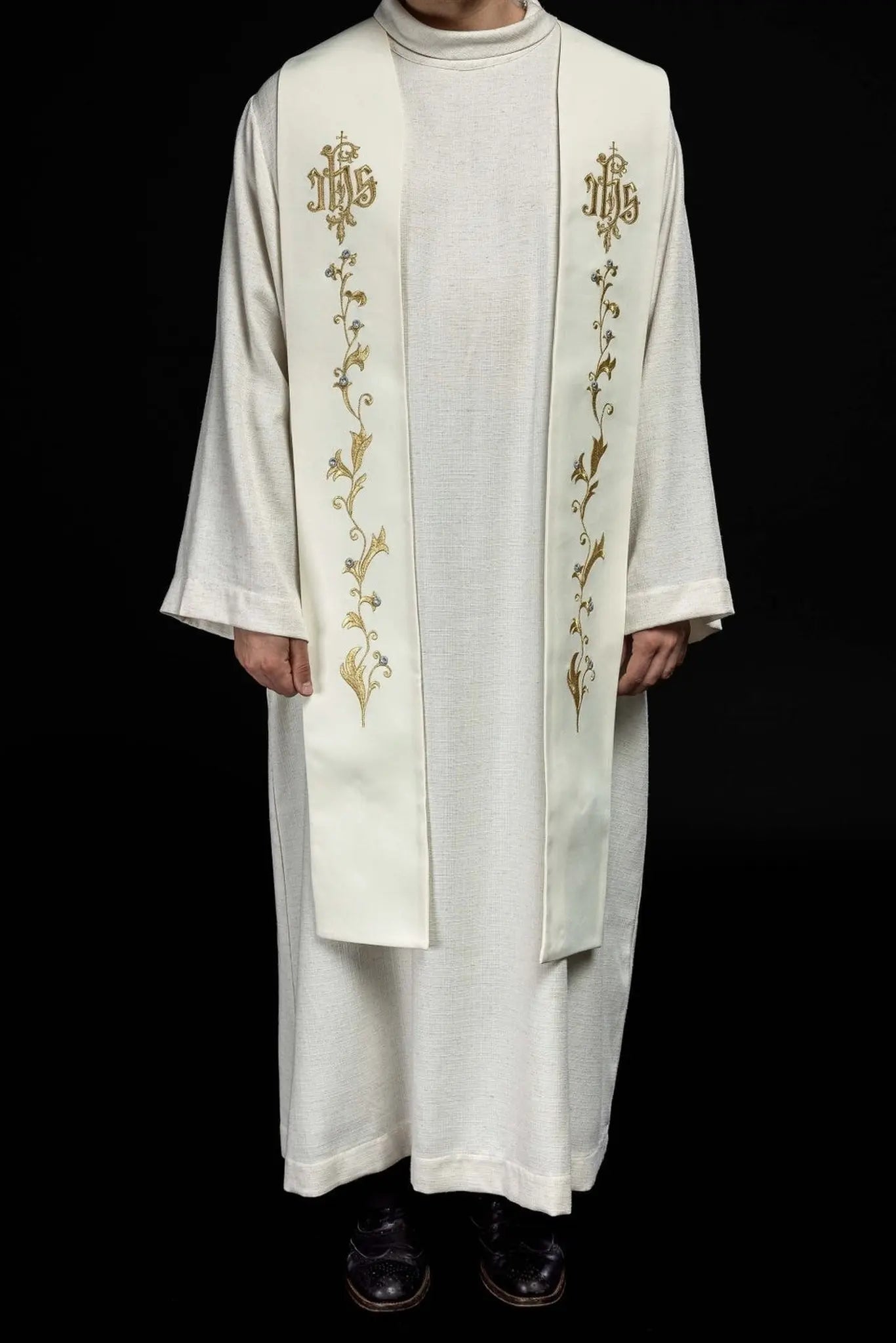 Embroidered stole IHS on cross ecru