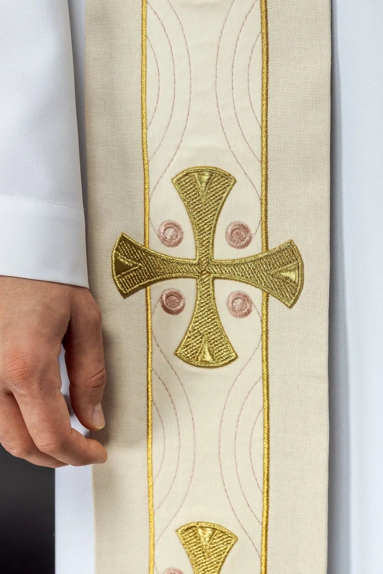 Estola bordada con cruces ecru