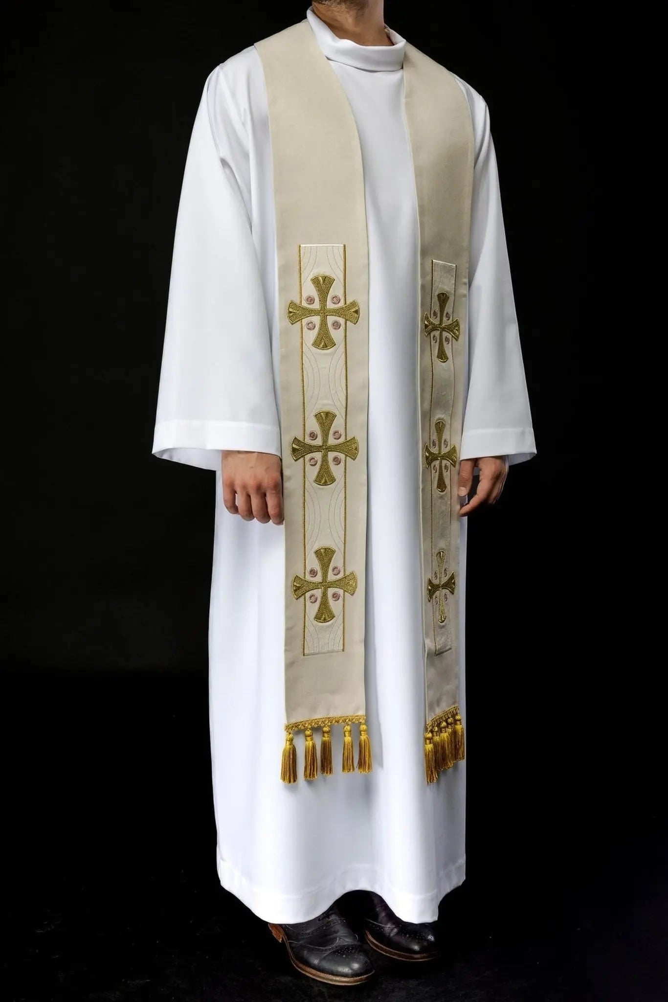 Estola bordada con cruces ecru