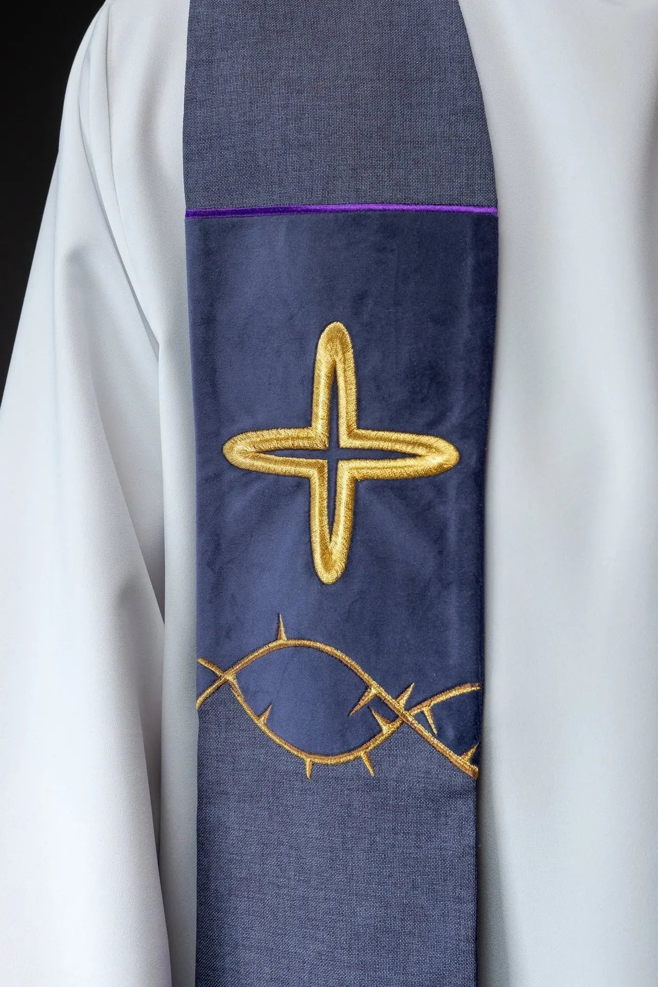 Estola bordada de Adviento con cruces púrpura