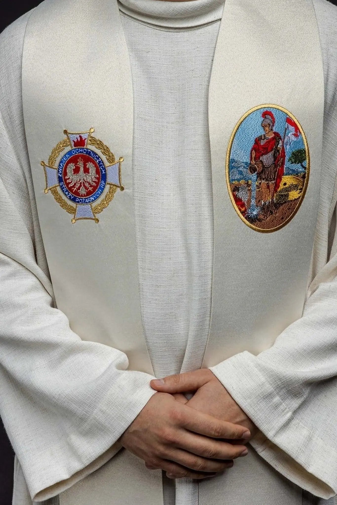 Estola bordada con la imagen de San Florián