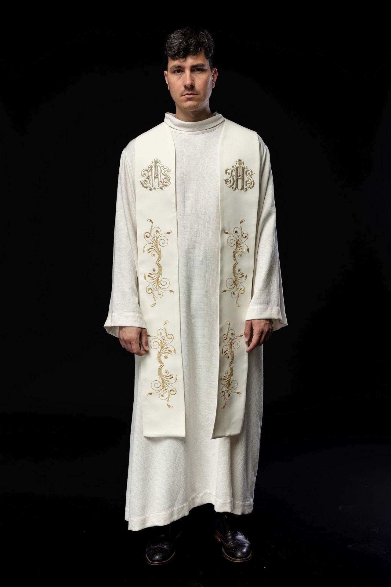 Stuła haftowana zdobiona IHS ecru