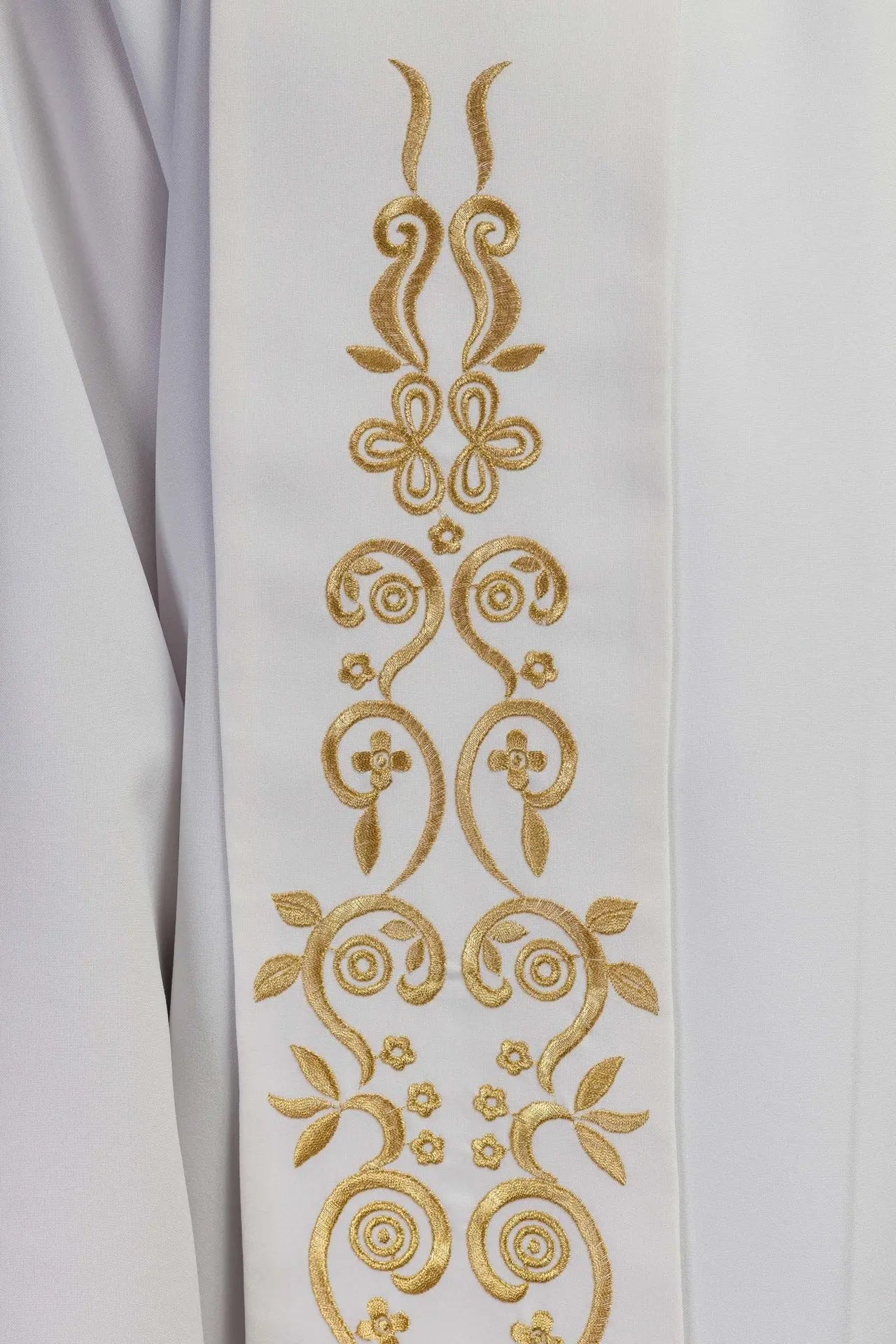 Estola blanca para sacerdote bordada con motivo mariano y corona