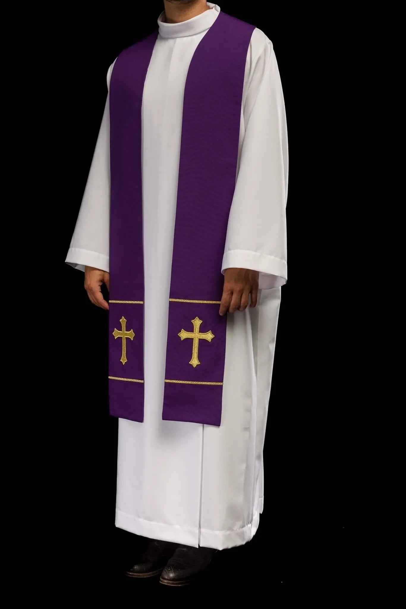 Estola morada bordada con cruz para sacerdote