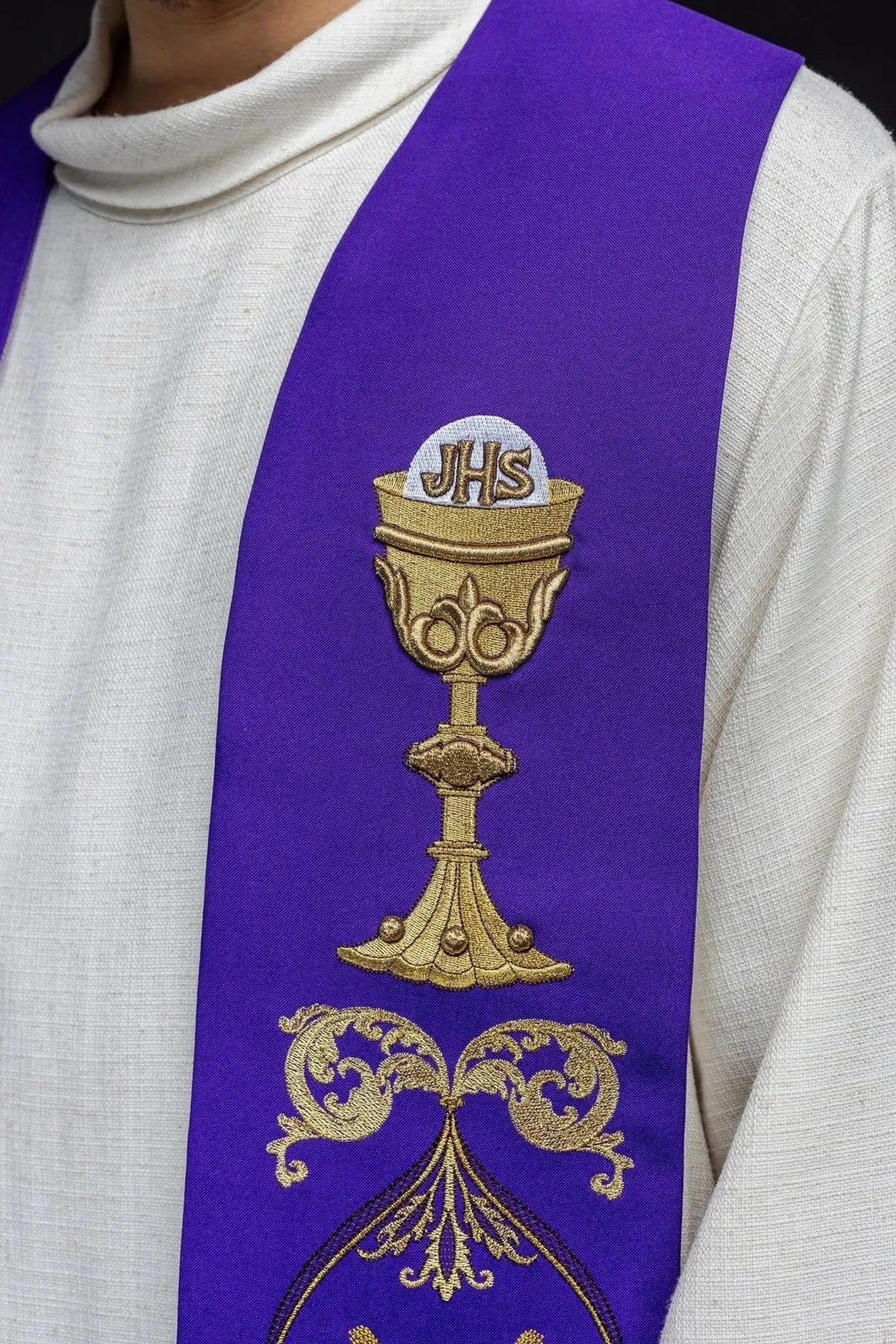 Estola púrpura para sacerdote cáliz IHS
