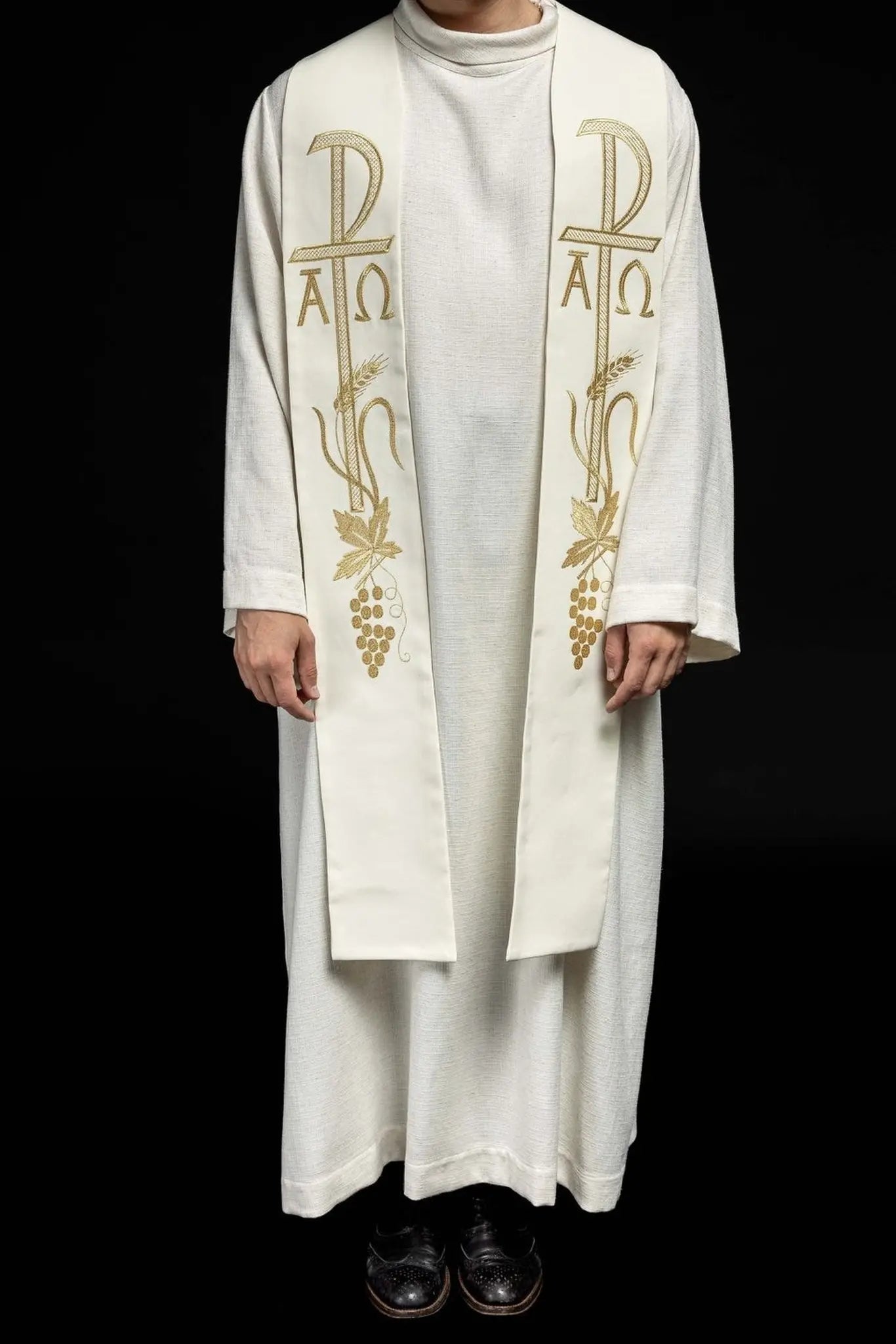 Estola de sacerdote bordada Alpha y Omega color ecru