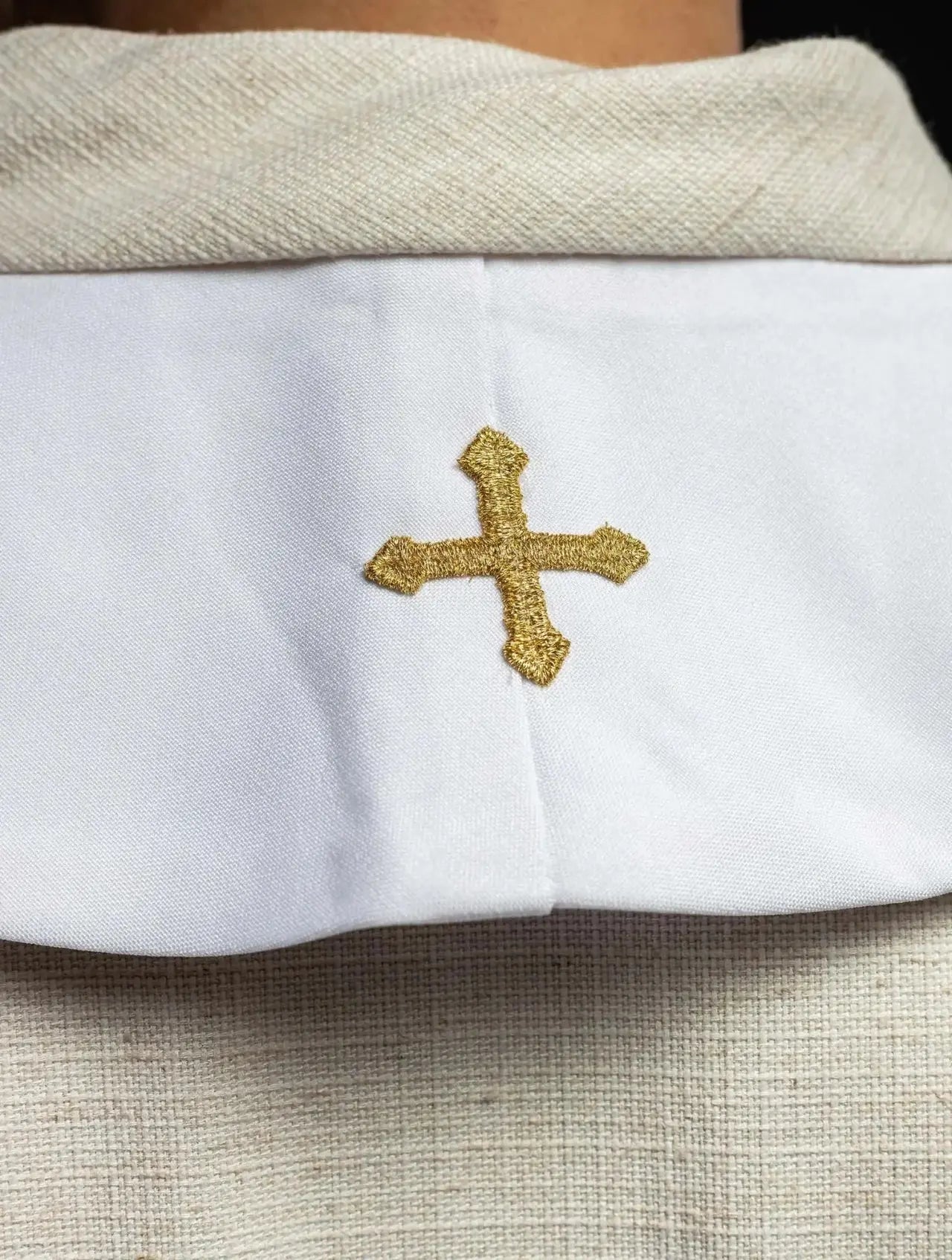 Estola blanca mariana bordada para sacerdote