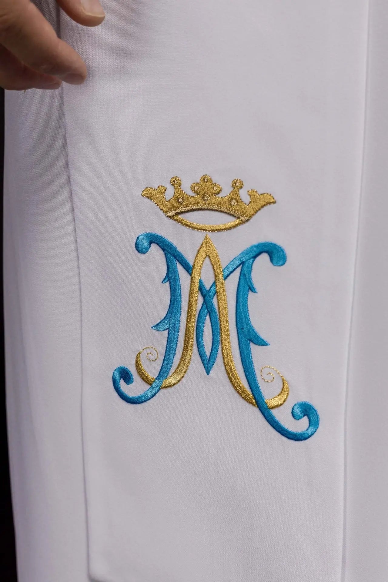 Estola blanca mariana bordada para sacerdote