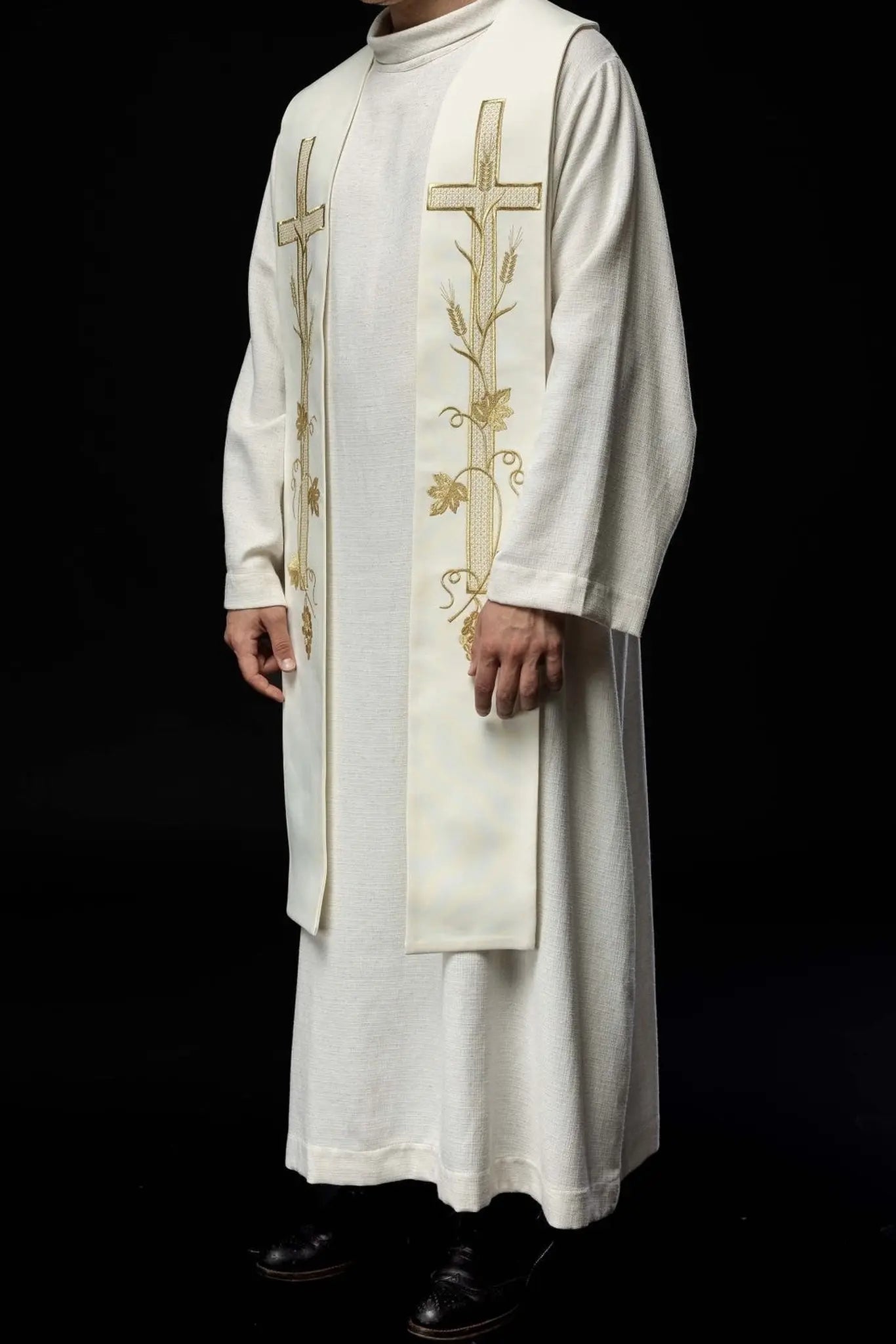 Embroidered priest's stole Cross ecru