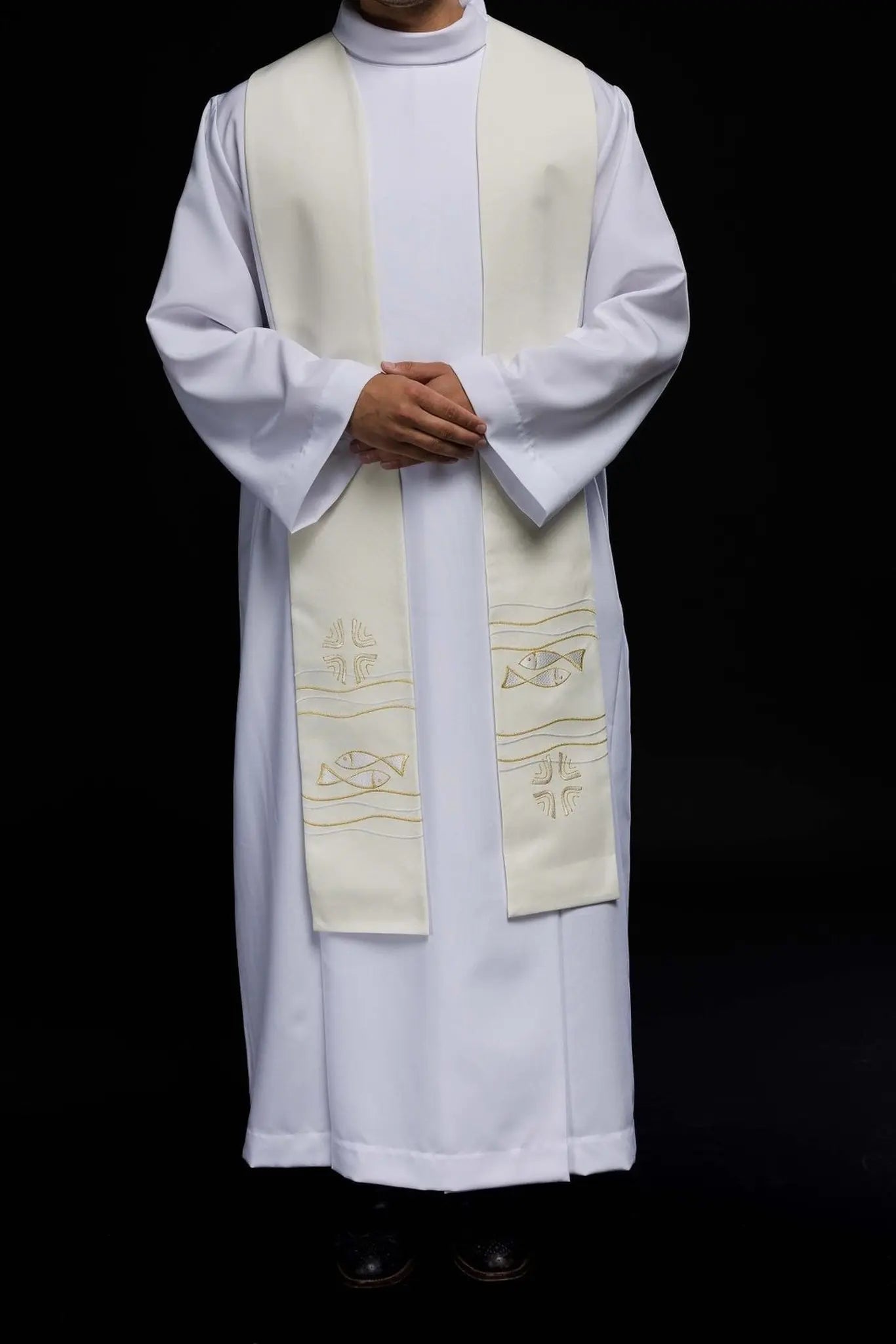 Estola de sacerdote bordada con patrón de pez en color ecru
