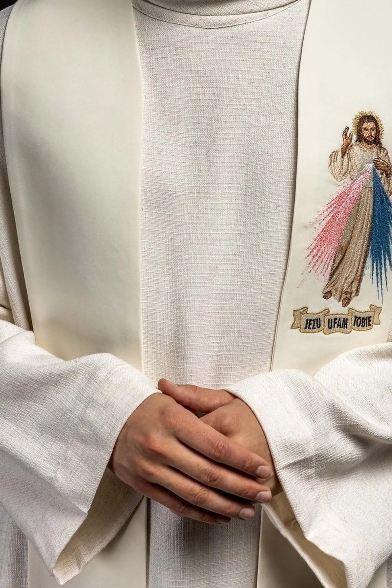 Estola sacerdotal Jesús Misericordioso, Jesús en ti confío ecru