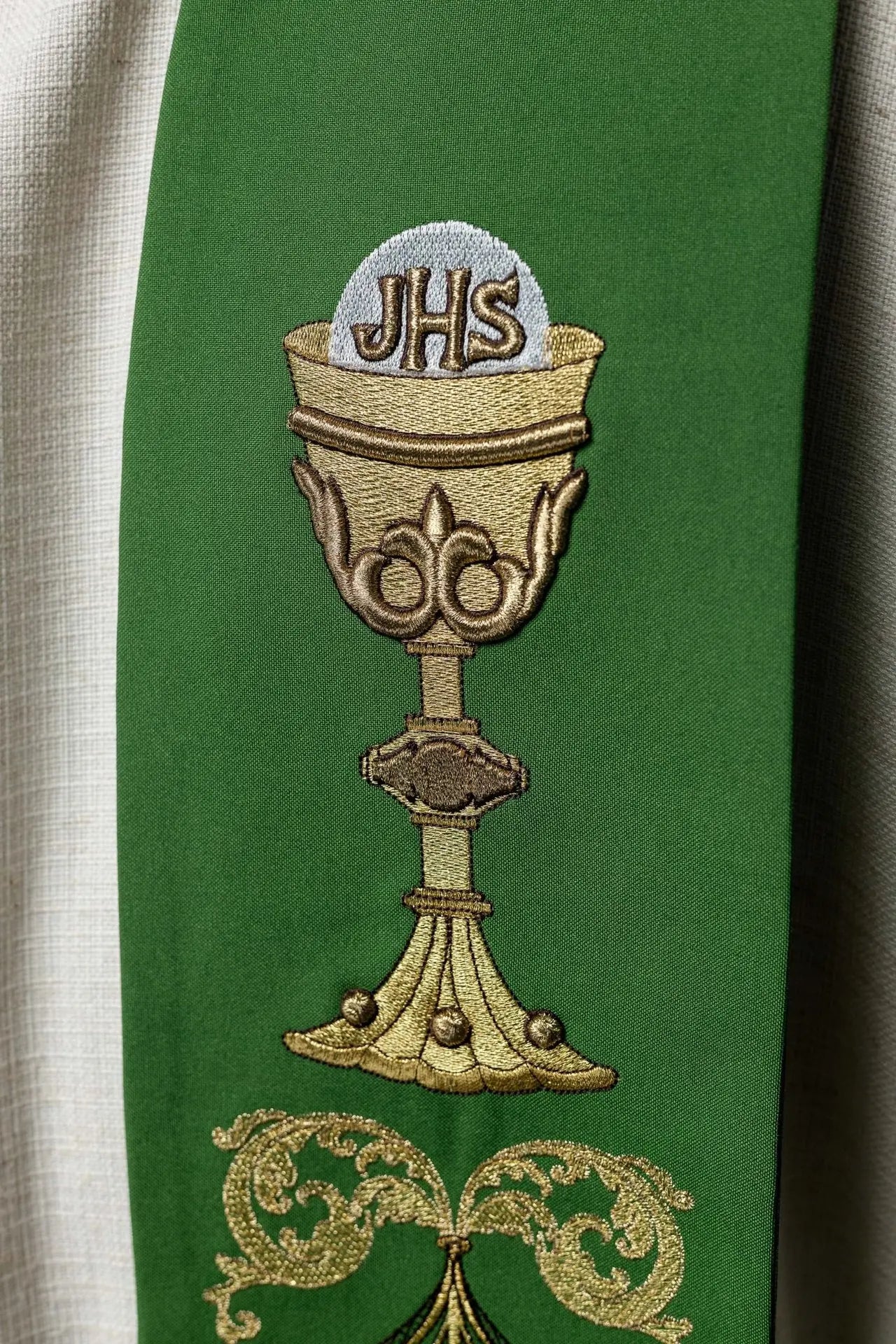Estola verde para sacerdote IHS cáliz