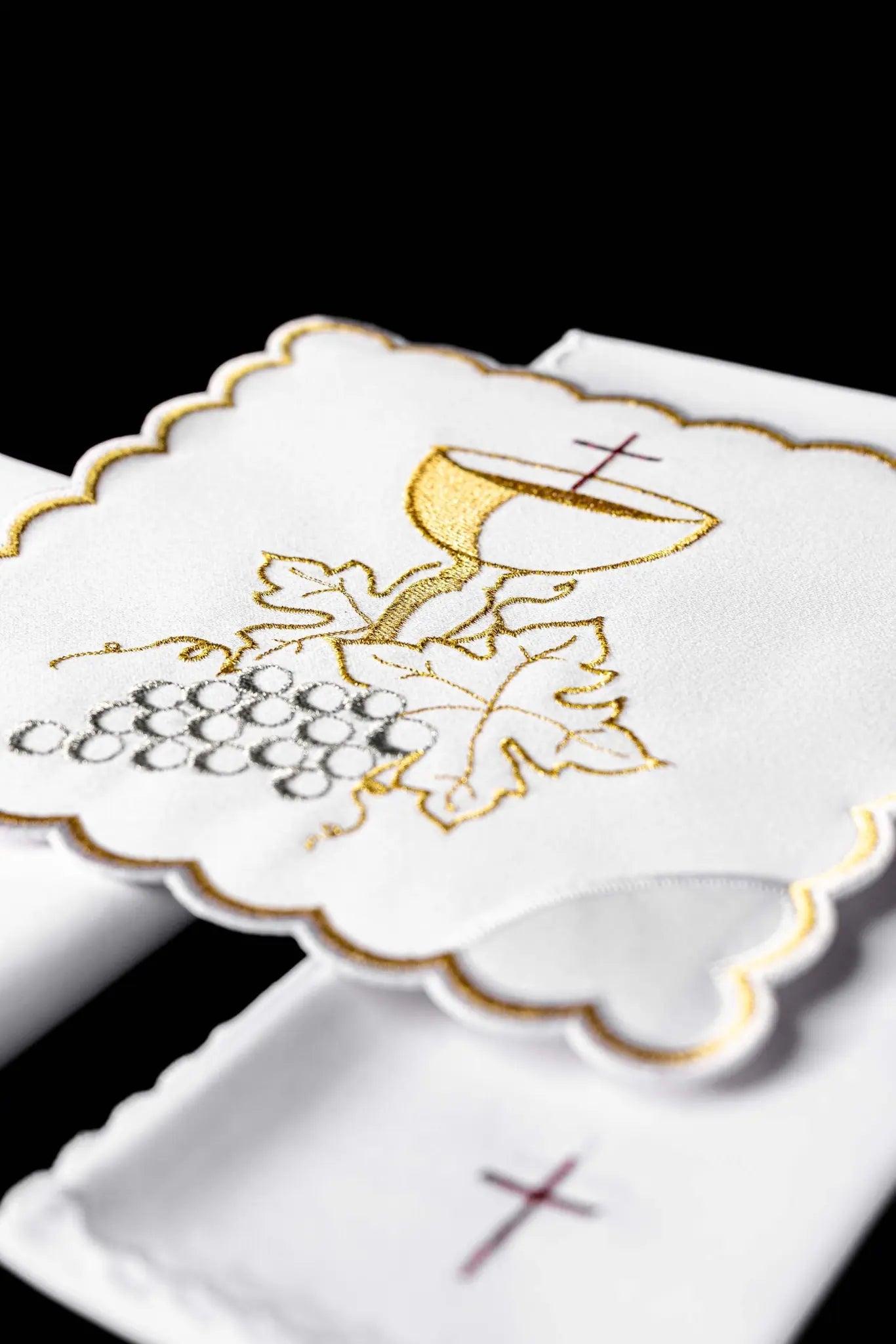 White chalice linen set with Eucharistic motif - HAFTINA ATELIER