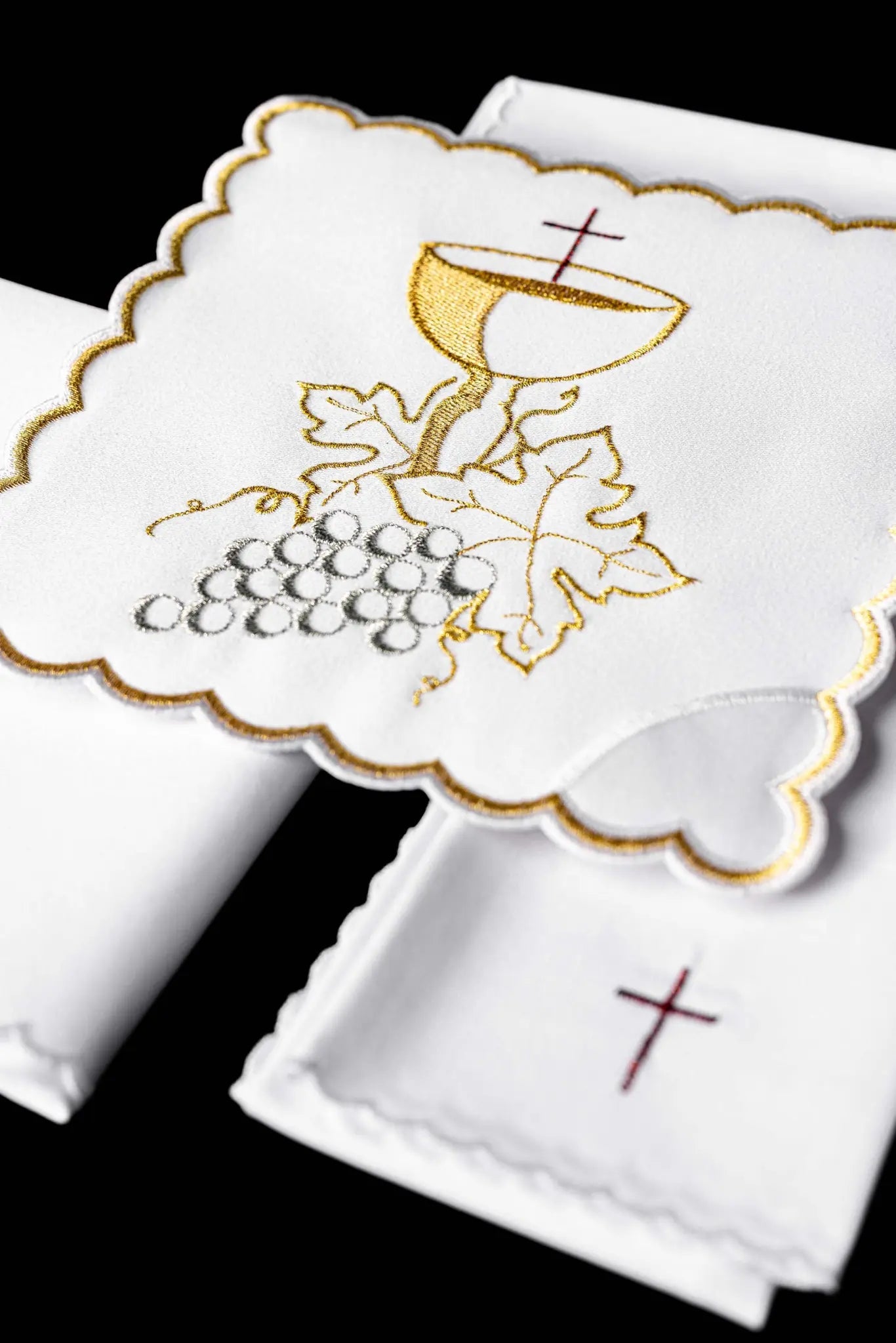 White chalice linen set with Eucharistic motif - HAFTINA ATELIER