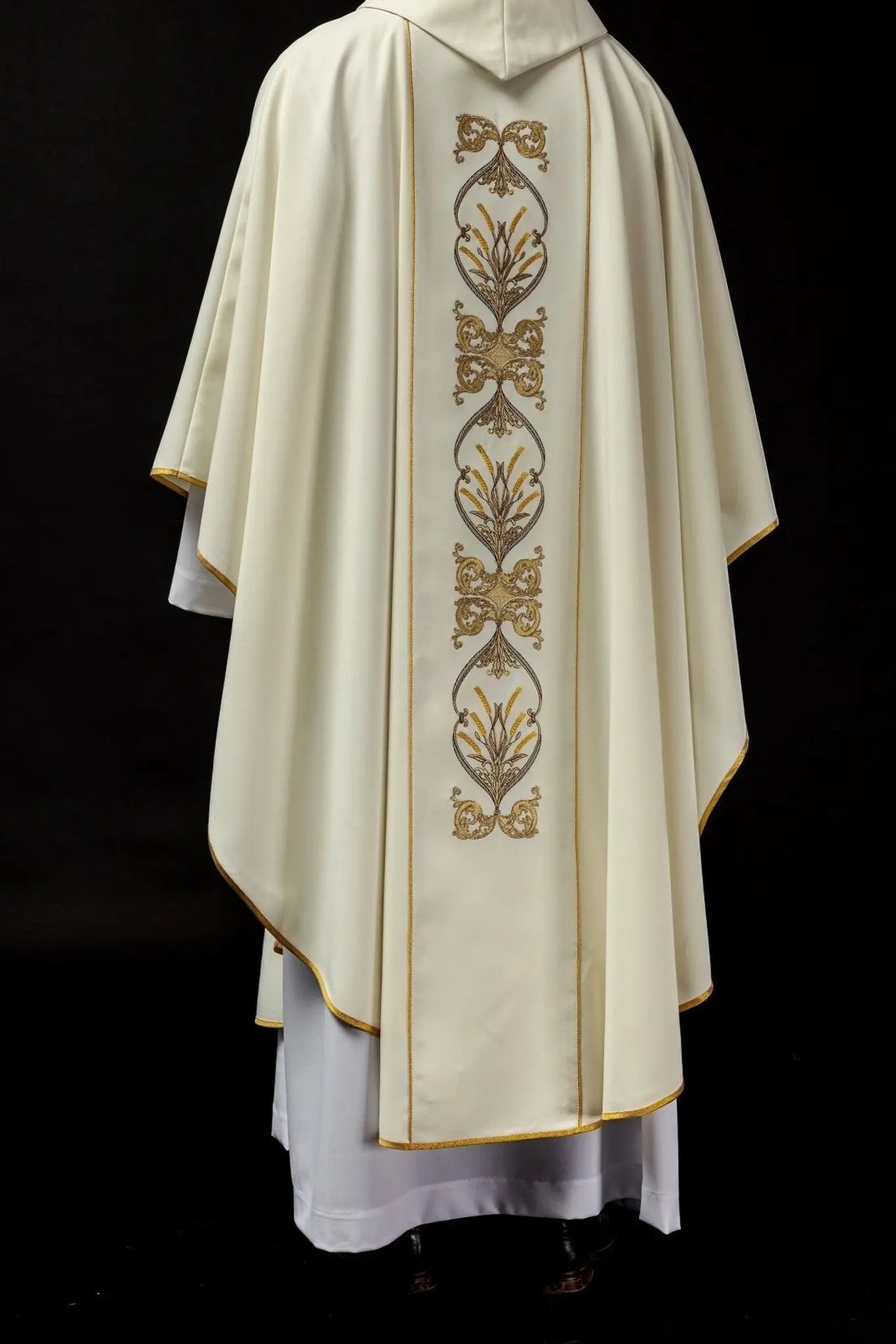 Decorated IHS chasuble in ecru