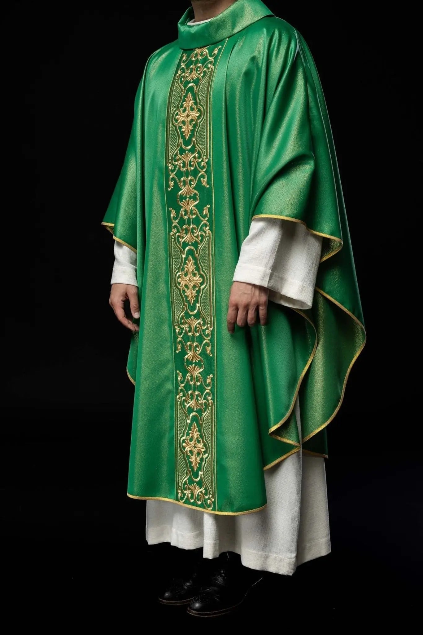 Green chasuble richly embroidered lustre