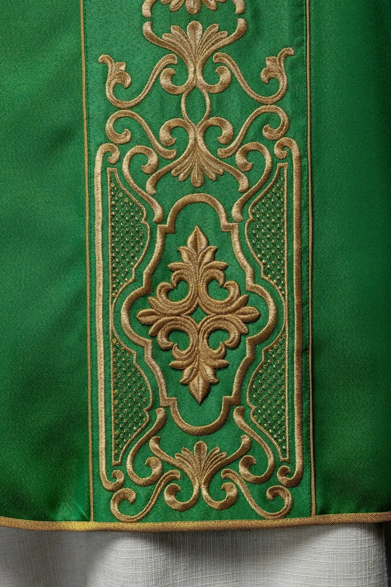 Green chasuble richly embroidered lustre