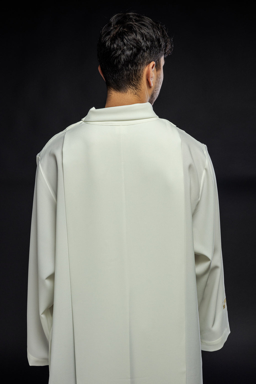 Alba con cruces de mosaico bordadas ecru