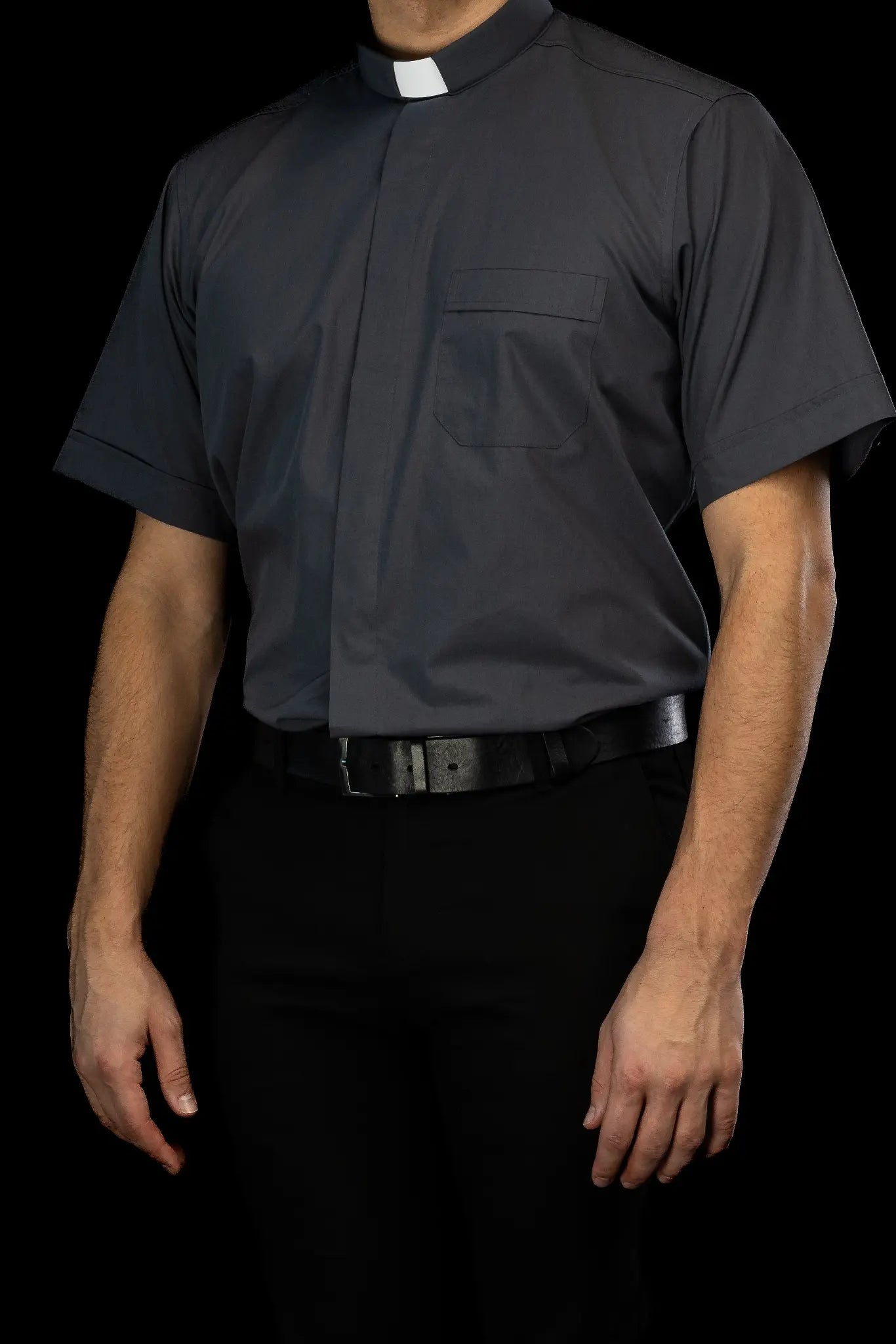 Camisa para Clero Gris Oscuro de Manga Corta con Solapa de Cuello