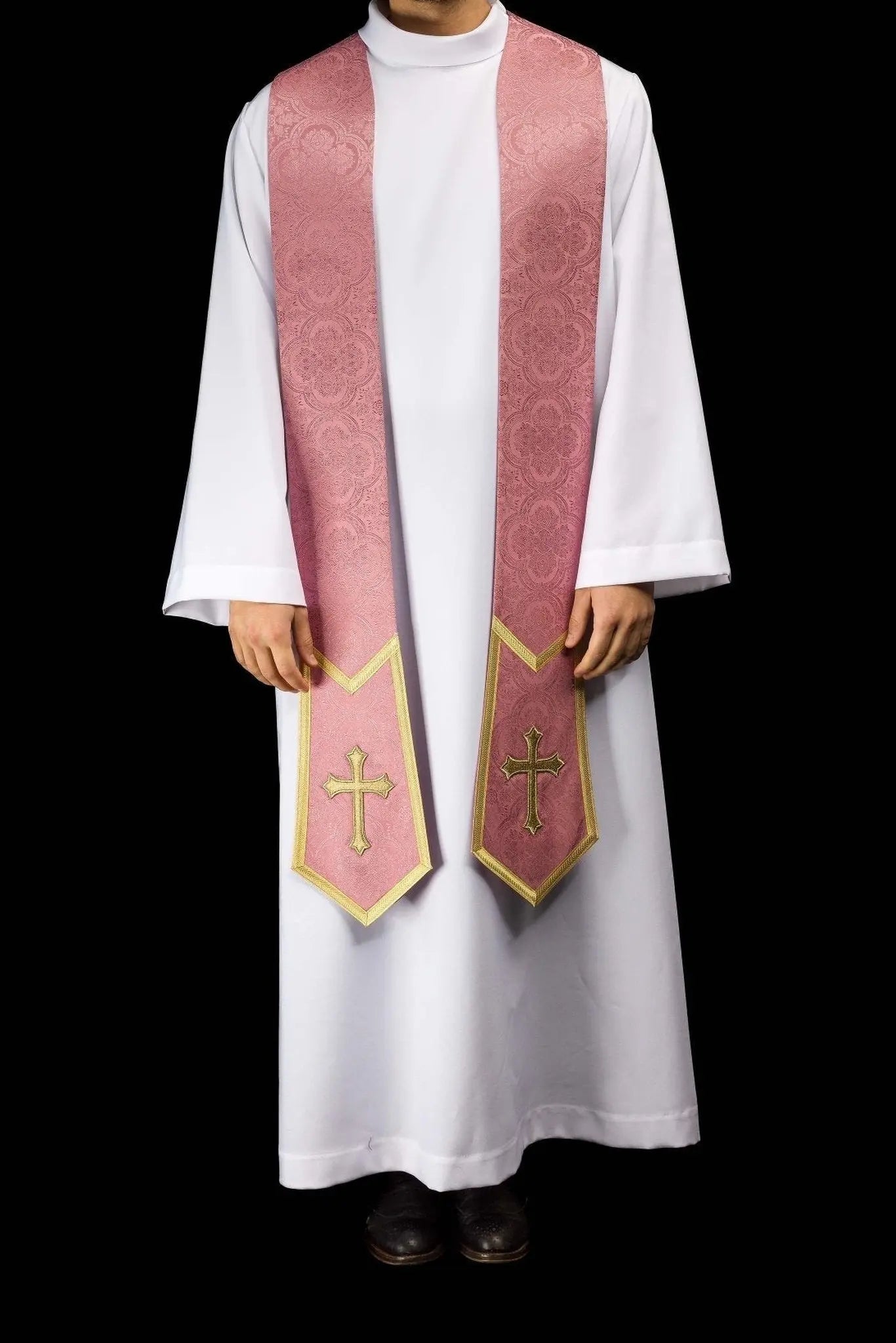 Estola de Jacquard Rosa con Cruz Bordada