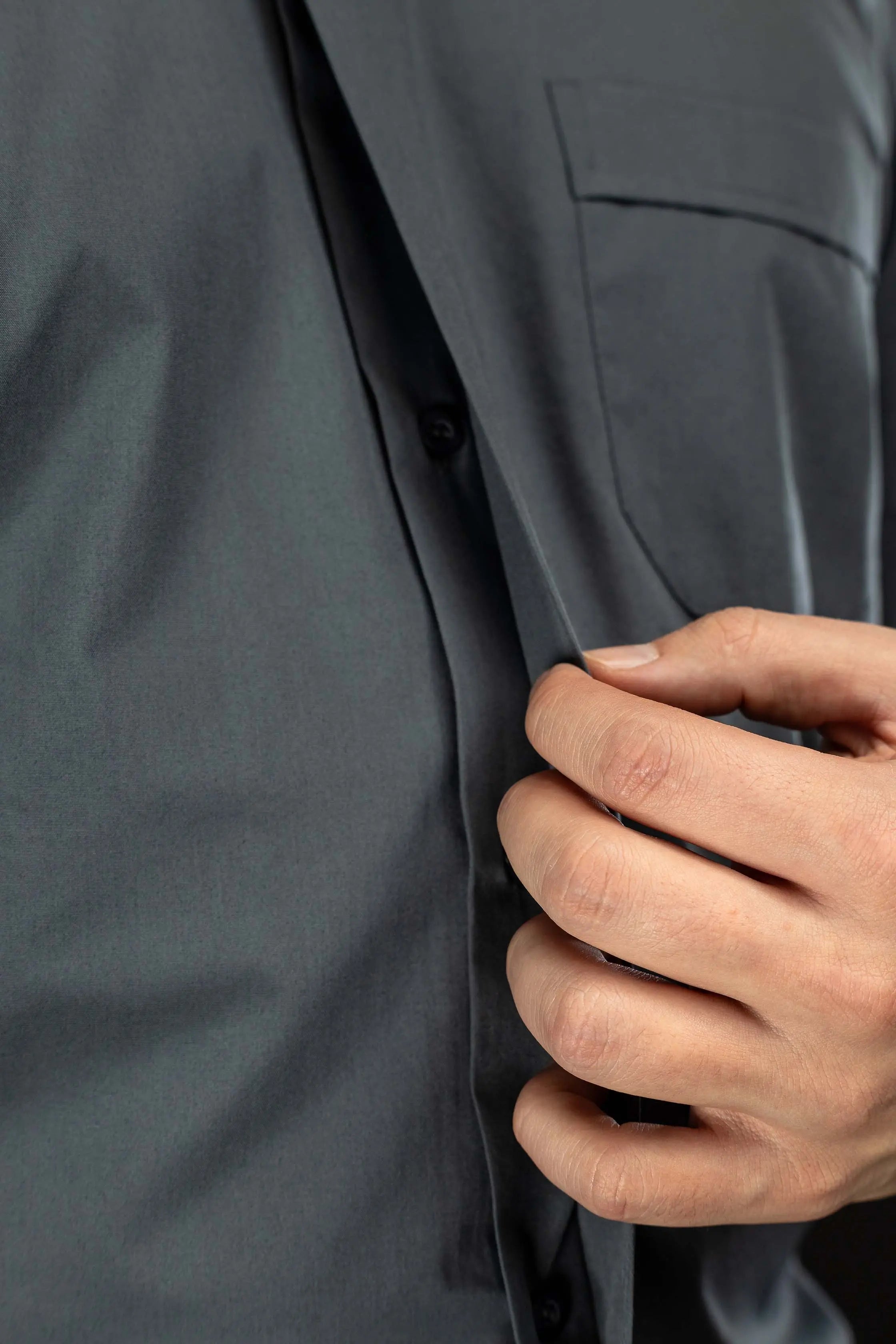 Camisa para Clero Gris Oscuro de Manga Corta con Solapa de Cuello