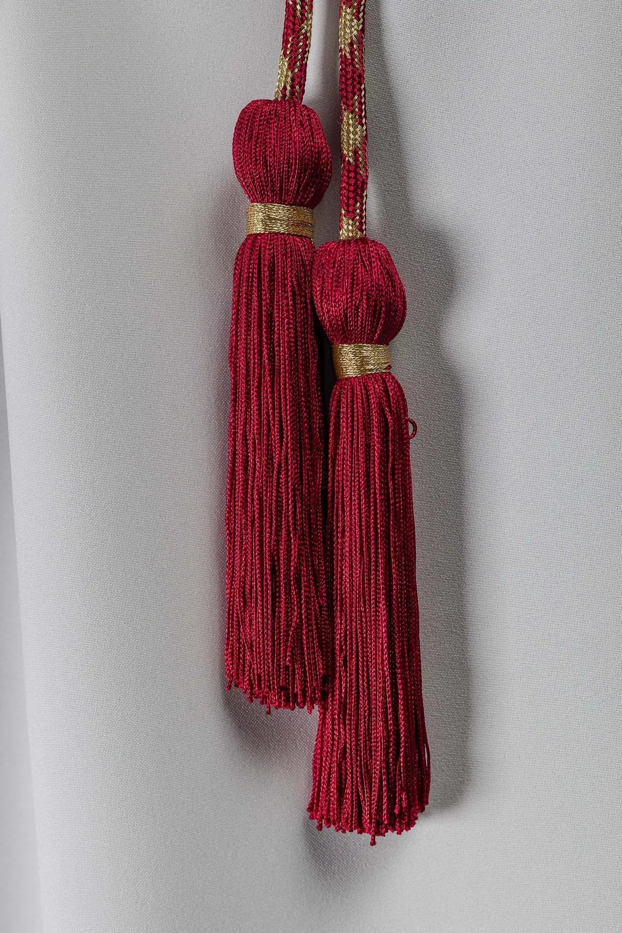Cingulo litúrgico rojo-dorado