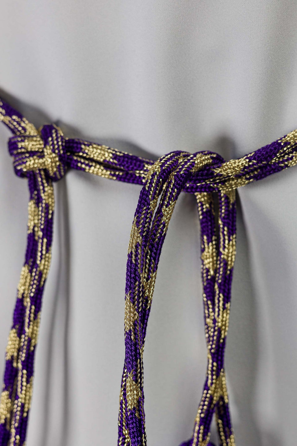 Cingulum litúrgico violeta y dorado