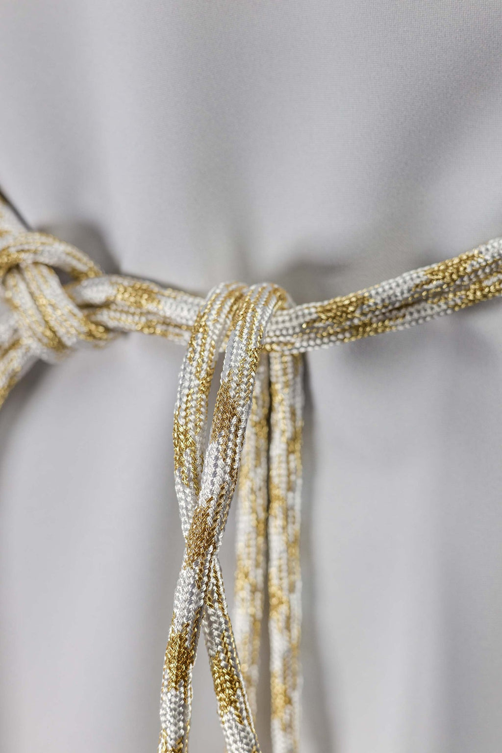 Cingulum litúrgico blanco-dorado