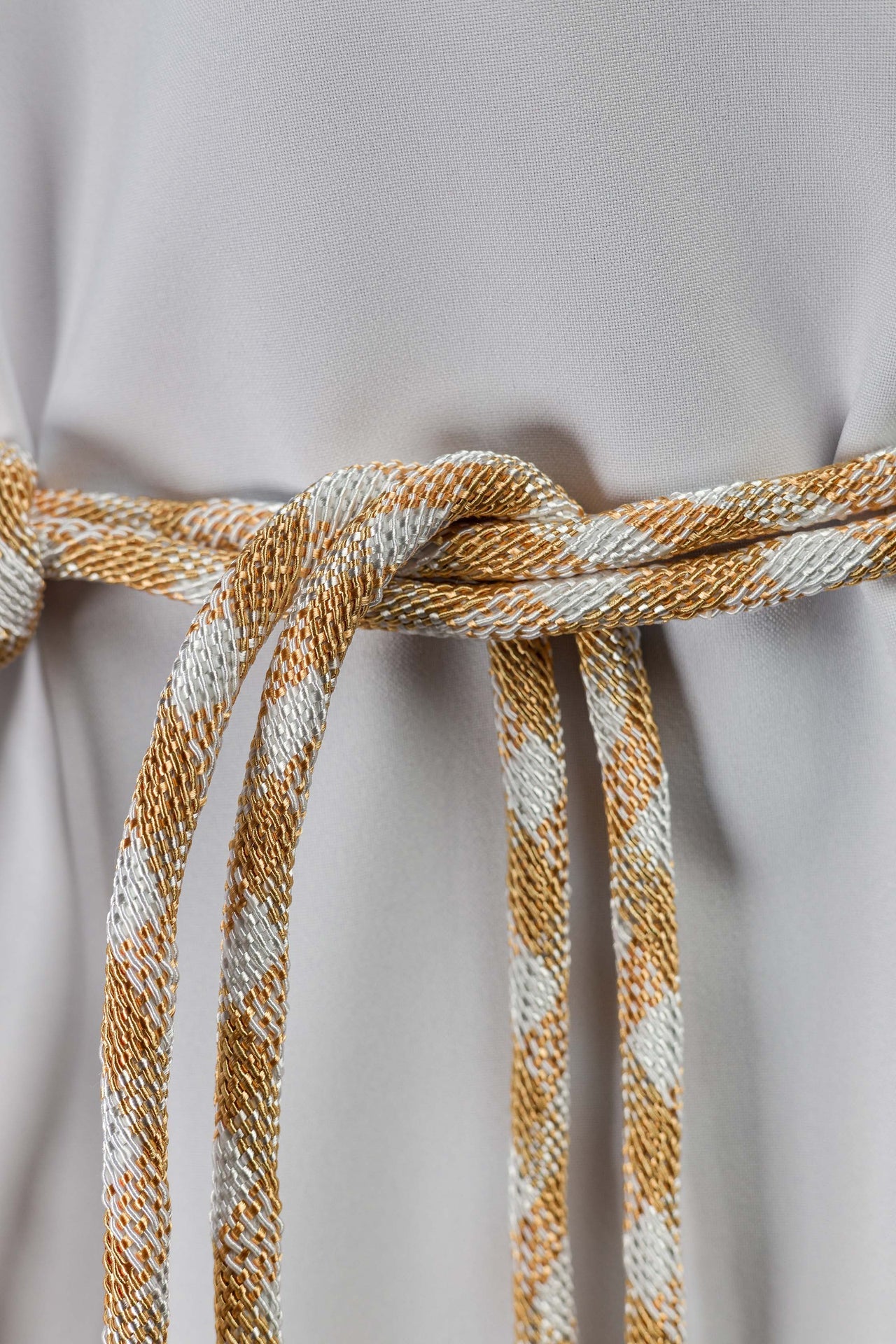 Cingulum litúrgico blanco-dorado premium