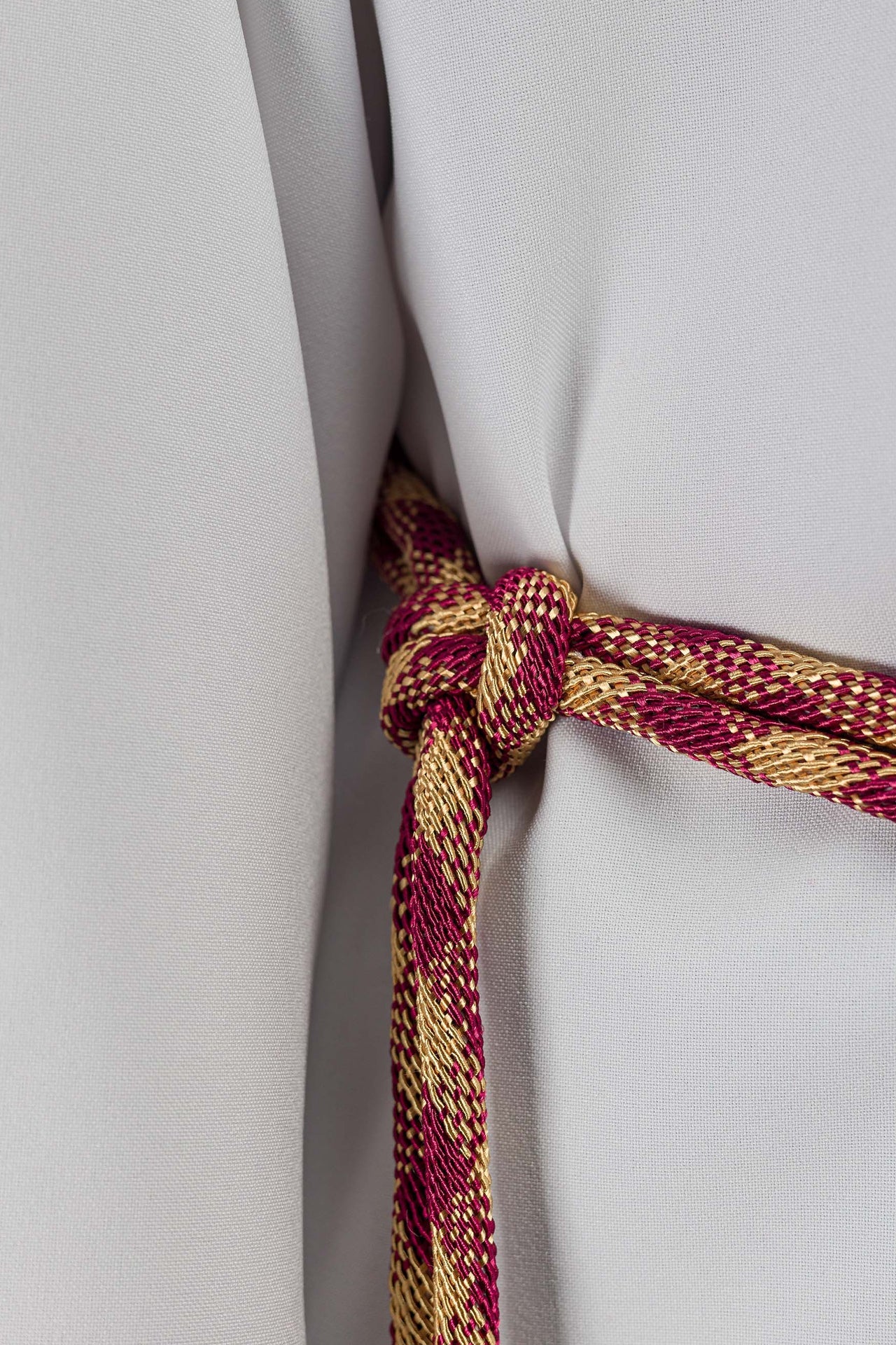 Cingulum litúrgico rojo-dorado premium