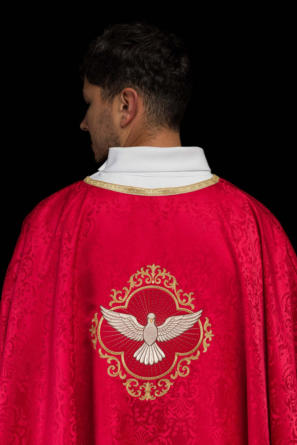 Ornat haftowany z Duchem Świętym na tkaninie żakardowej - ORNATY.PL