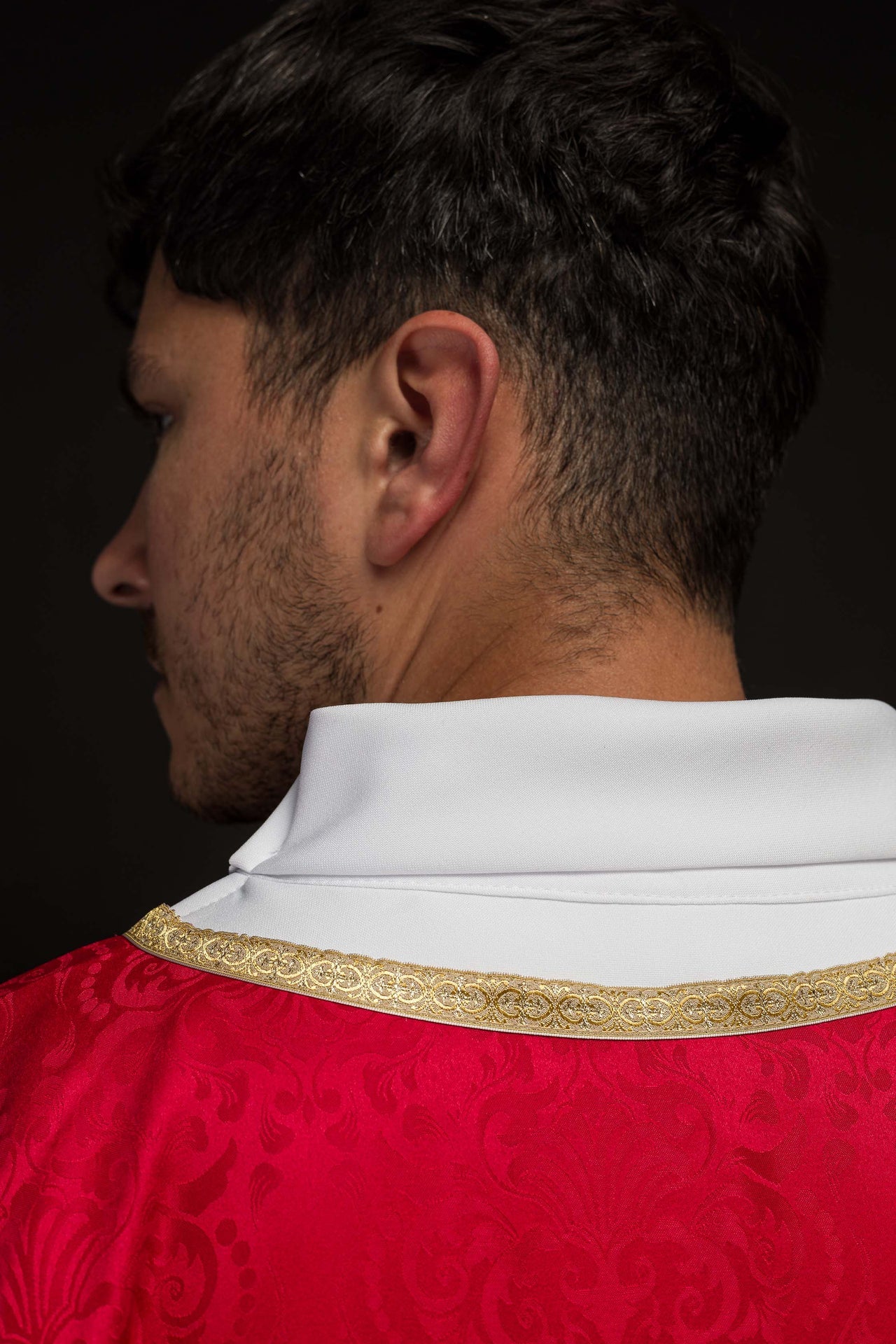 Ornat haftowany z Duchem Świętym na tkaninie żakardowej - ORNATY.PL