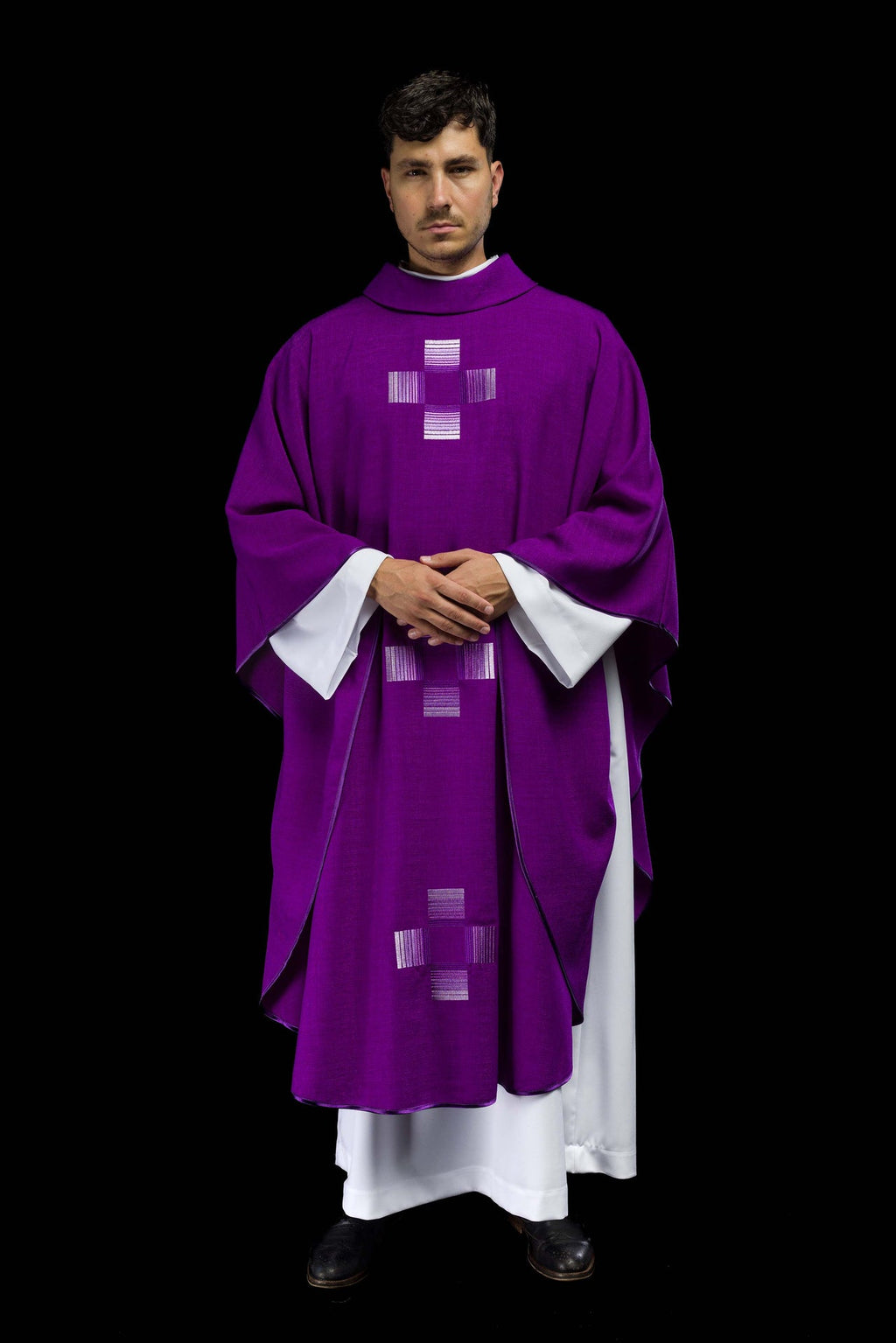 Fioletowy ornat haftowanymi krzyżami - ORNATY.PL