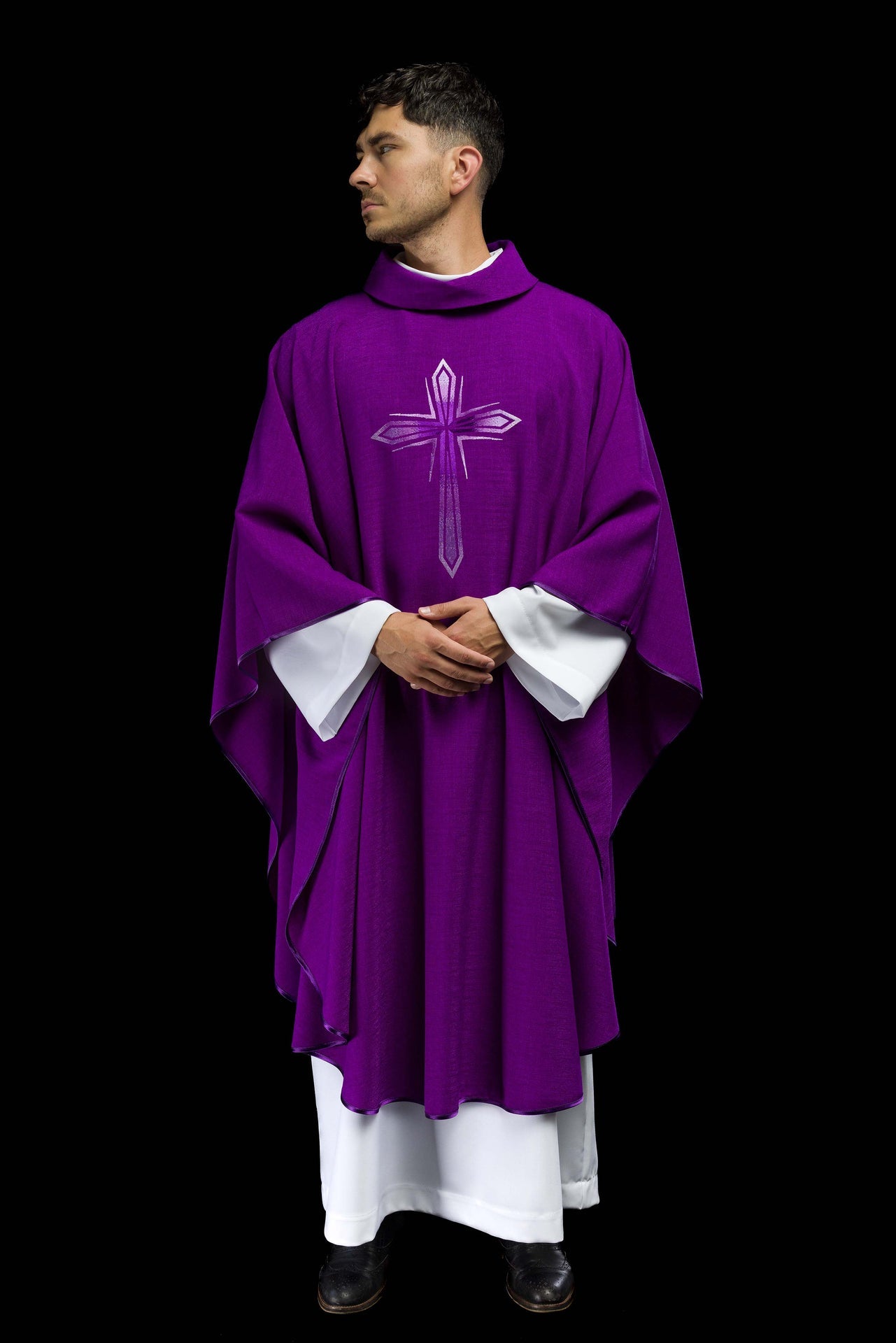 Ornat haftowany w kolorze fioletowym - ORNATY.PL