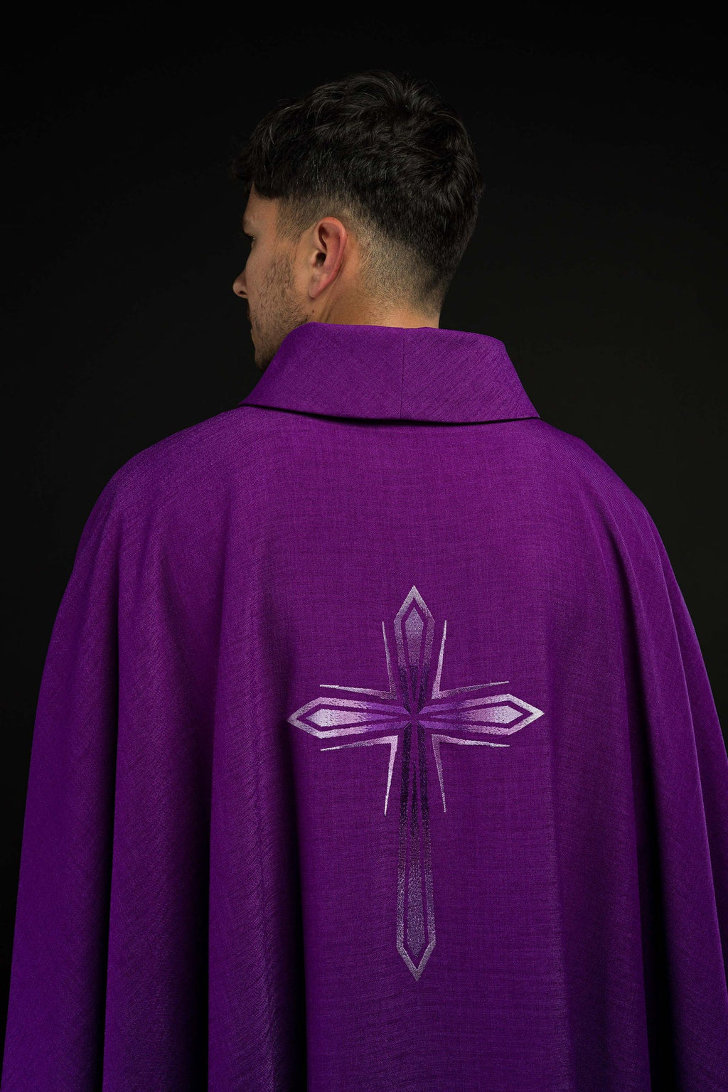 Ornat haftowany w kolorze fioletowym - ORNATY.PL