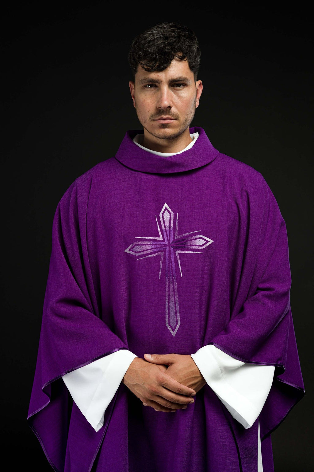 Ornat haftowany w kolorze fioletowym - ORNATY.PL