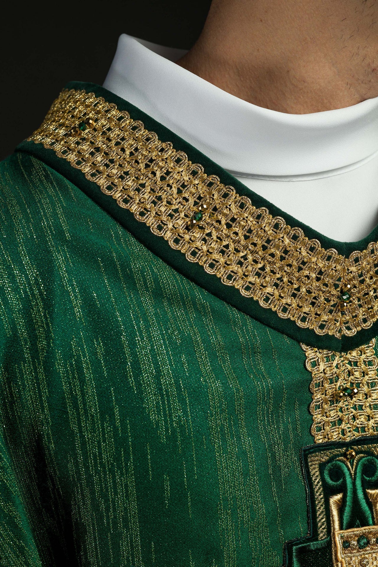 Ręcznie wykonany ornat z naturalnymi kamieniami Handmade 7015 Zielony - ORNATY.PL