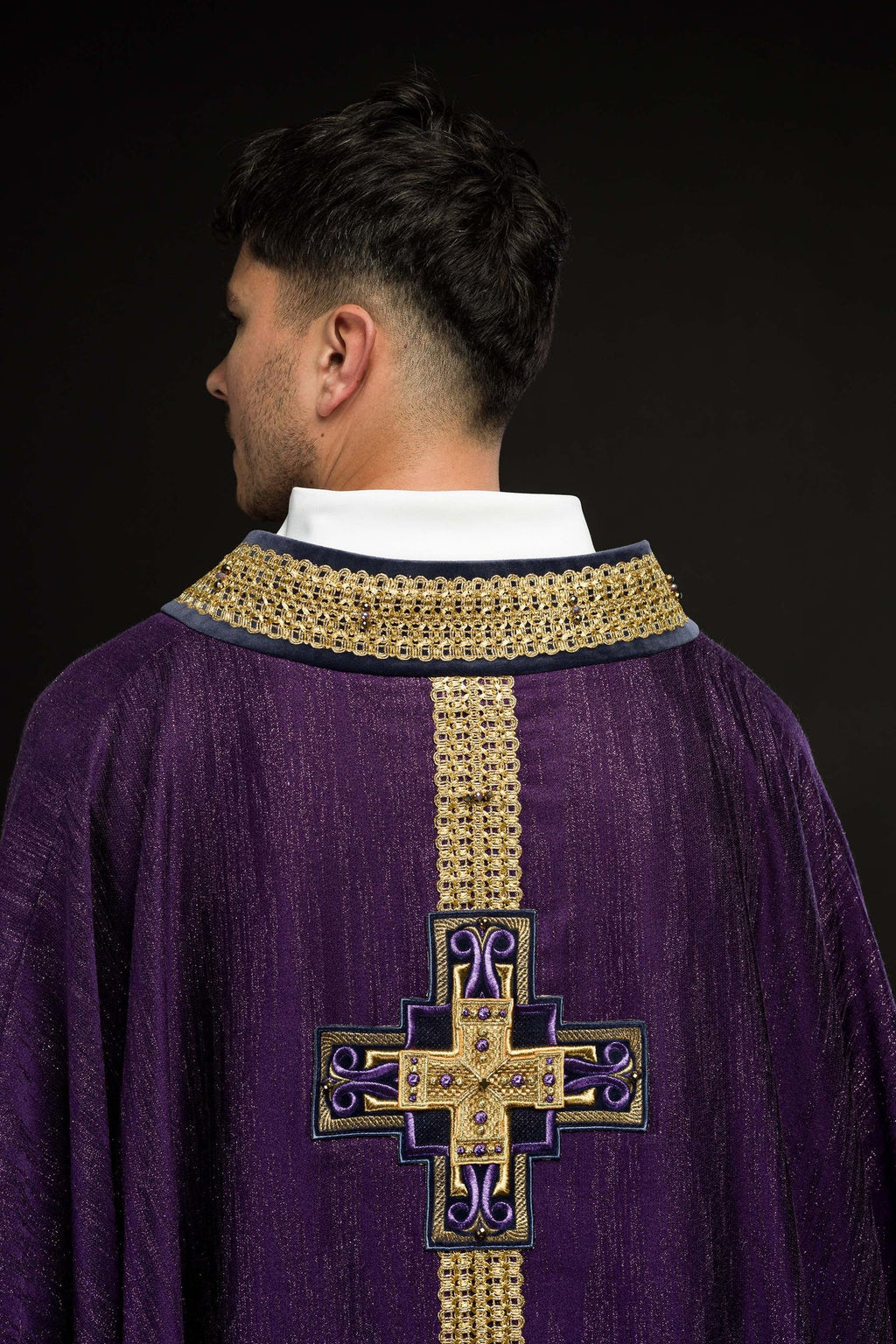 Ręcznie wykonany ornat z naturalnymi kamieniami Handmade 7015 Fioletowy - ORNATY.PL