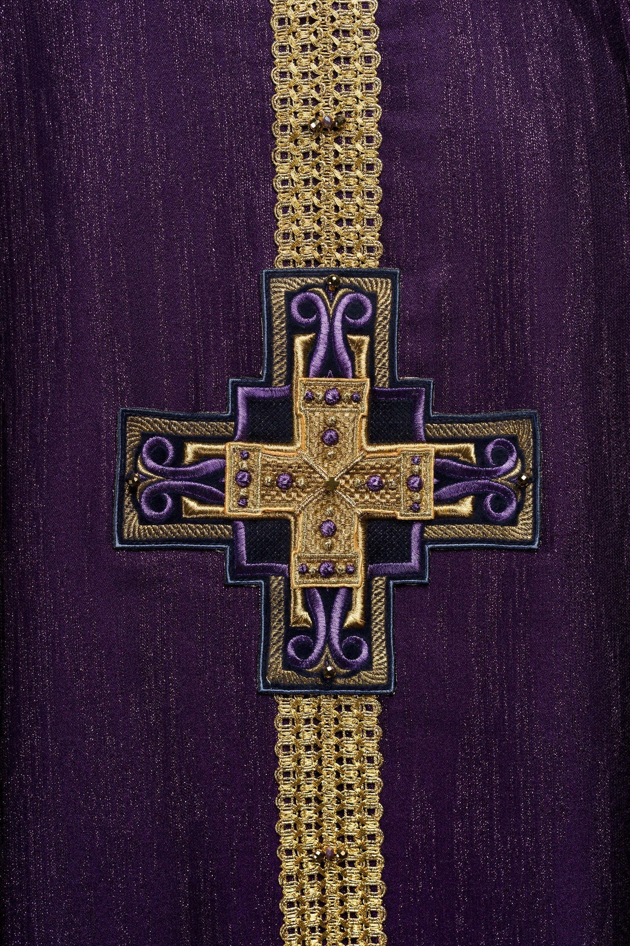 Ręcznie wykonany ornat z naturalnymi kamieniami Handmade 7015 Fioletowy - ORNATY.PL