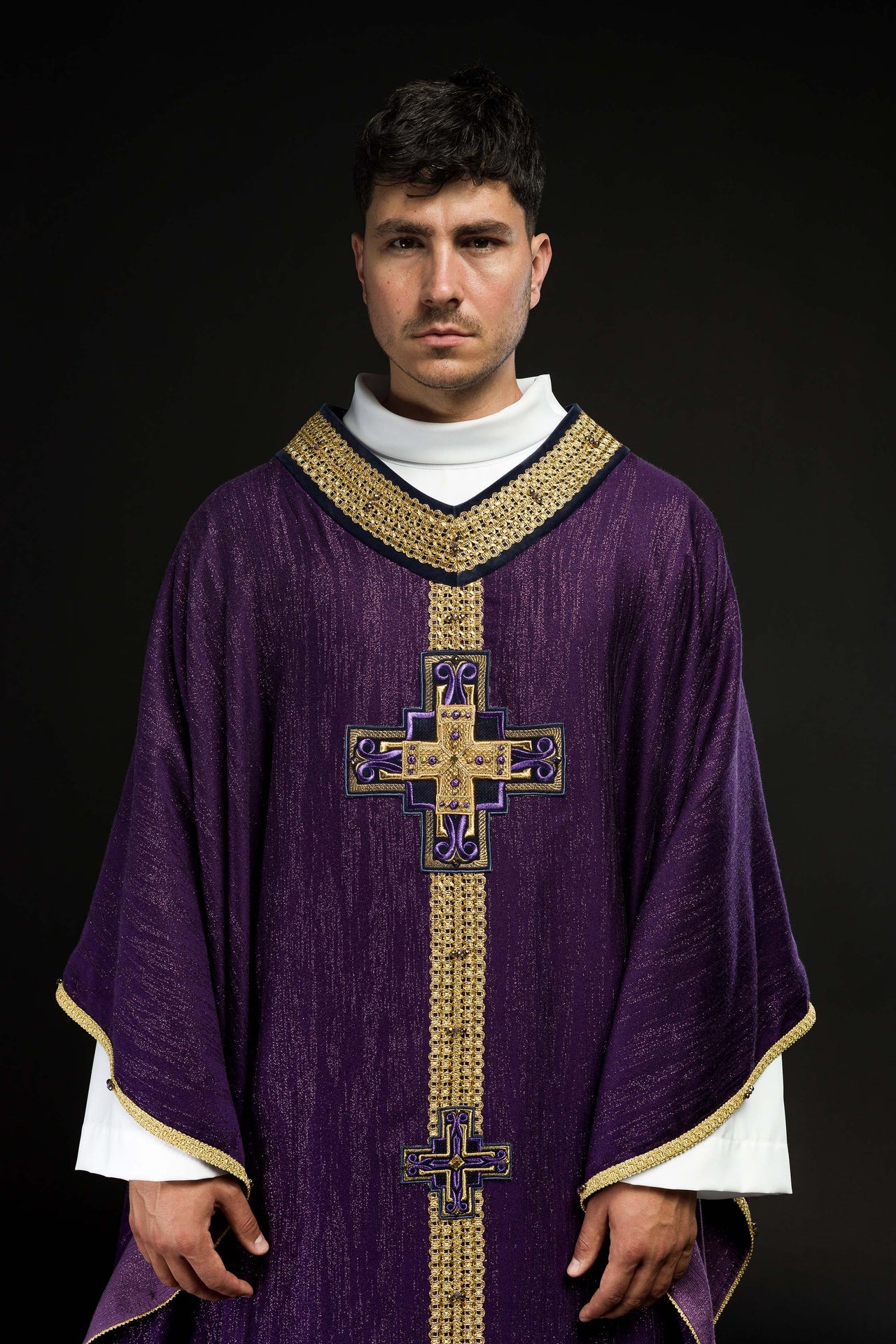 Ręcznie wykonany ornat z naturalnymi kamieniami Handmade 7015 Fioletowy - ORNATY.PL