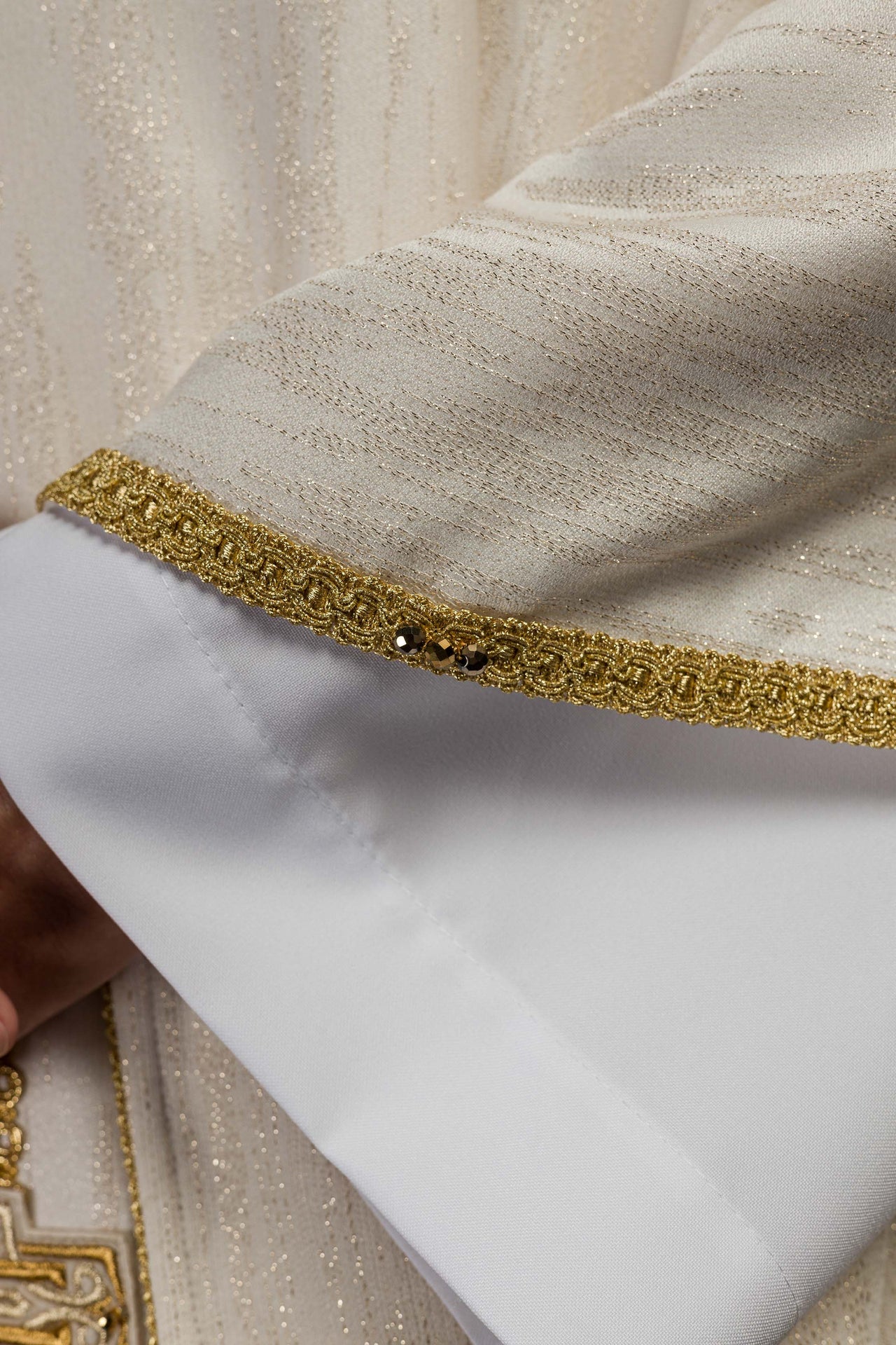 Ręcznie wykonany ornat z naturalnymi kamieniami Handmade 7015 Ecru - ORNATY.PL