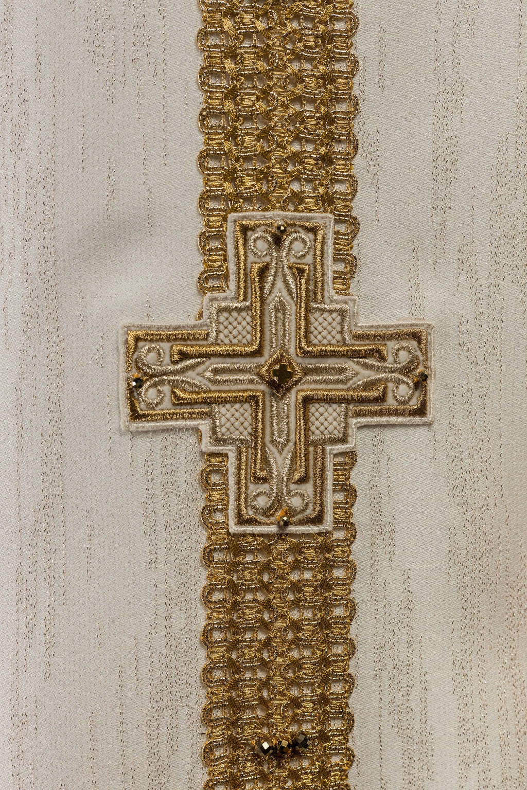 Ręcznie wykonany ornat z naturalnymi kamieniami Handmade 7015 Ecru - ORNATY.PL