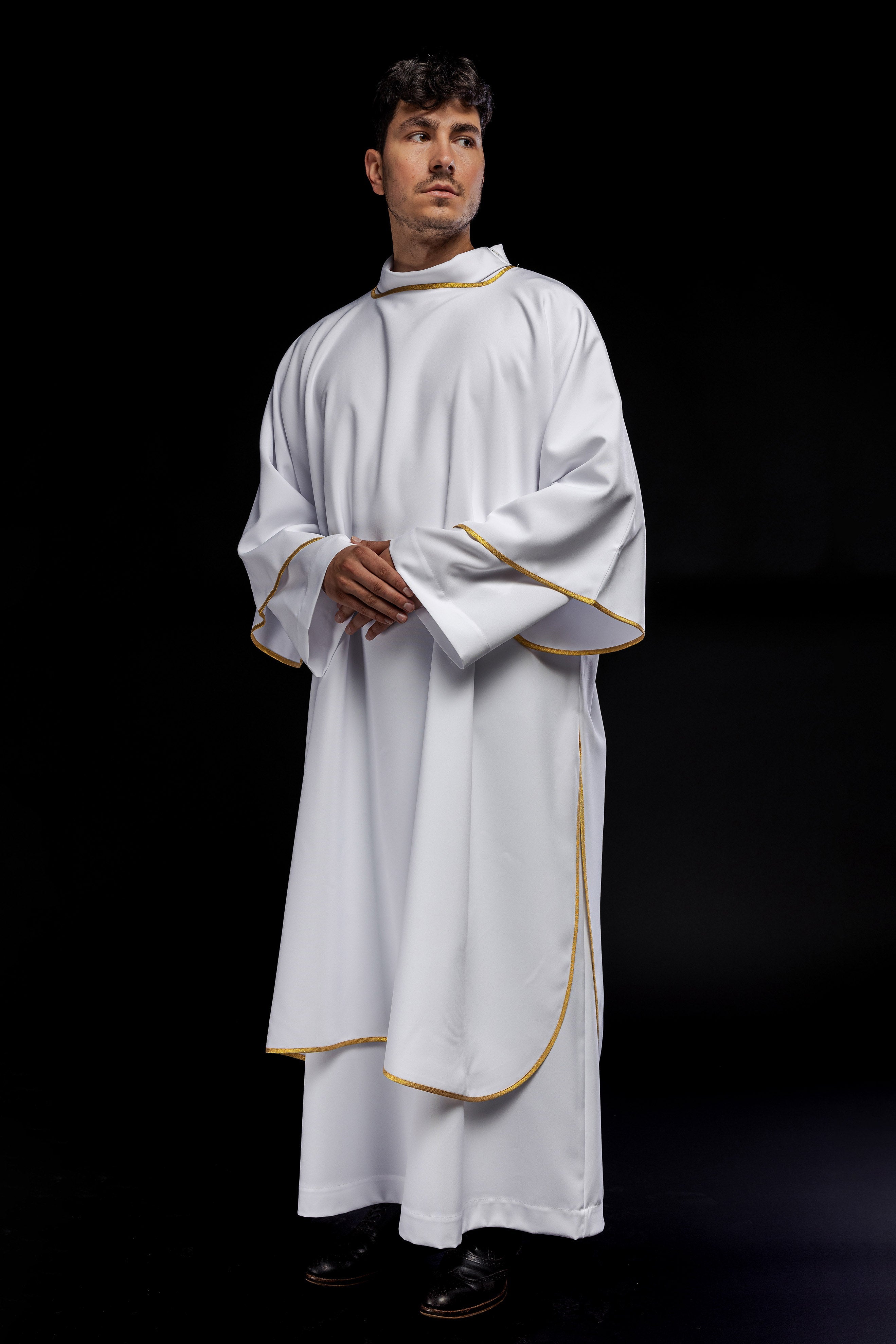 Dalmáticas lisas con ribete dorado blanco