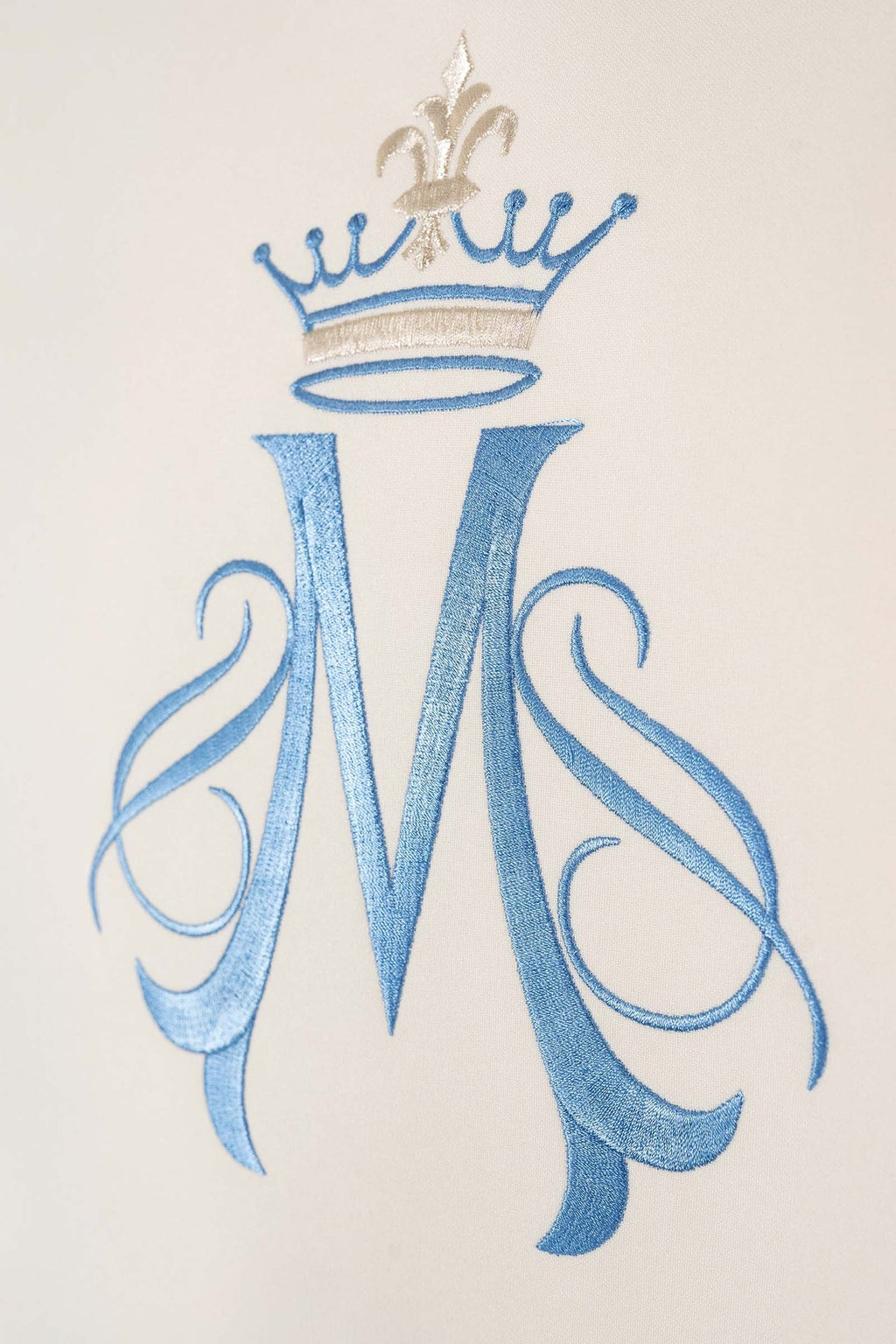 Ornat haftowany z motywem Maryjnym ecru - ORNATY.PL