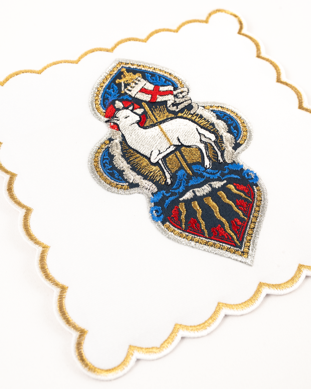 Bielizna kielichowa haftowana na Wielkanoc z Barankiem - ORNATY.PL