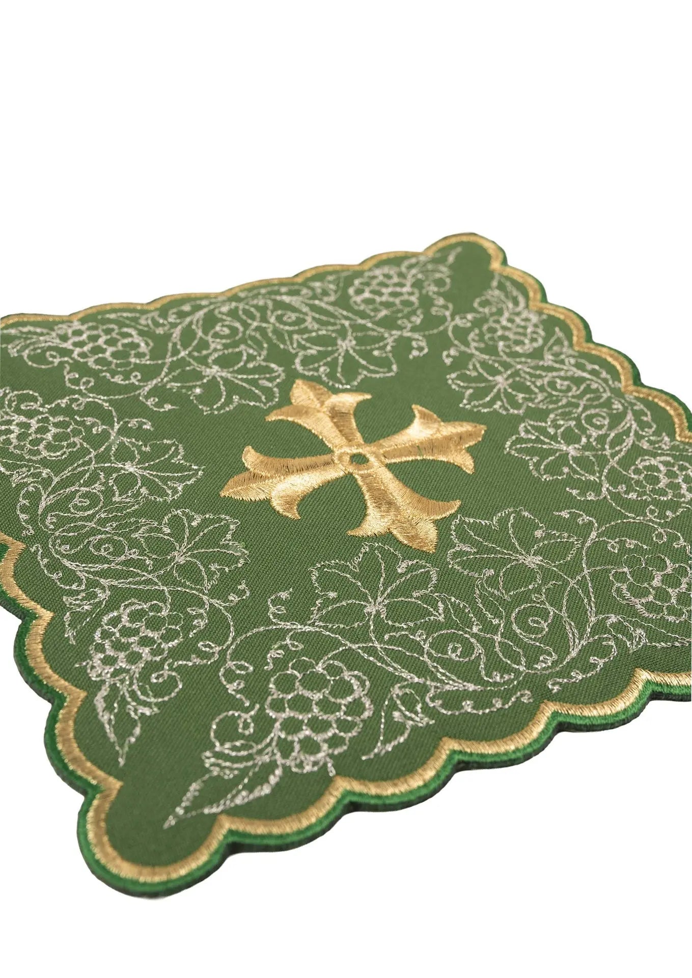 Conjunto de lienzos para cáliz verdes bordados con motivo de cruz