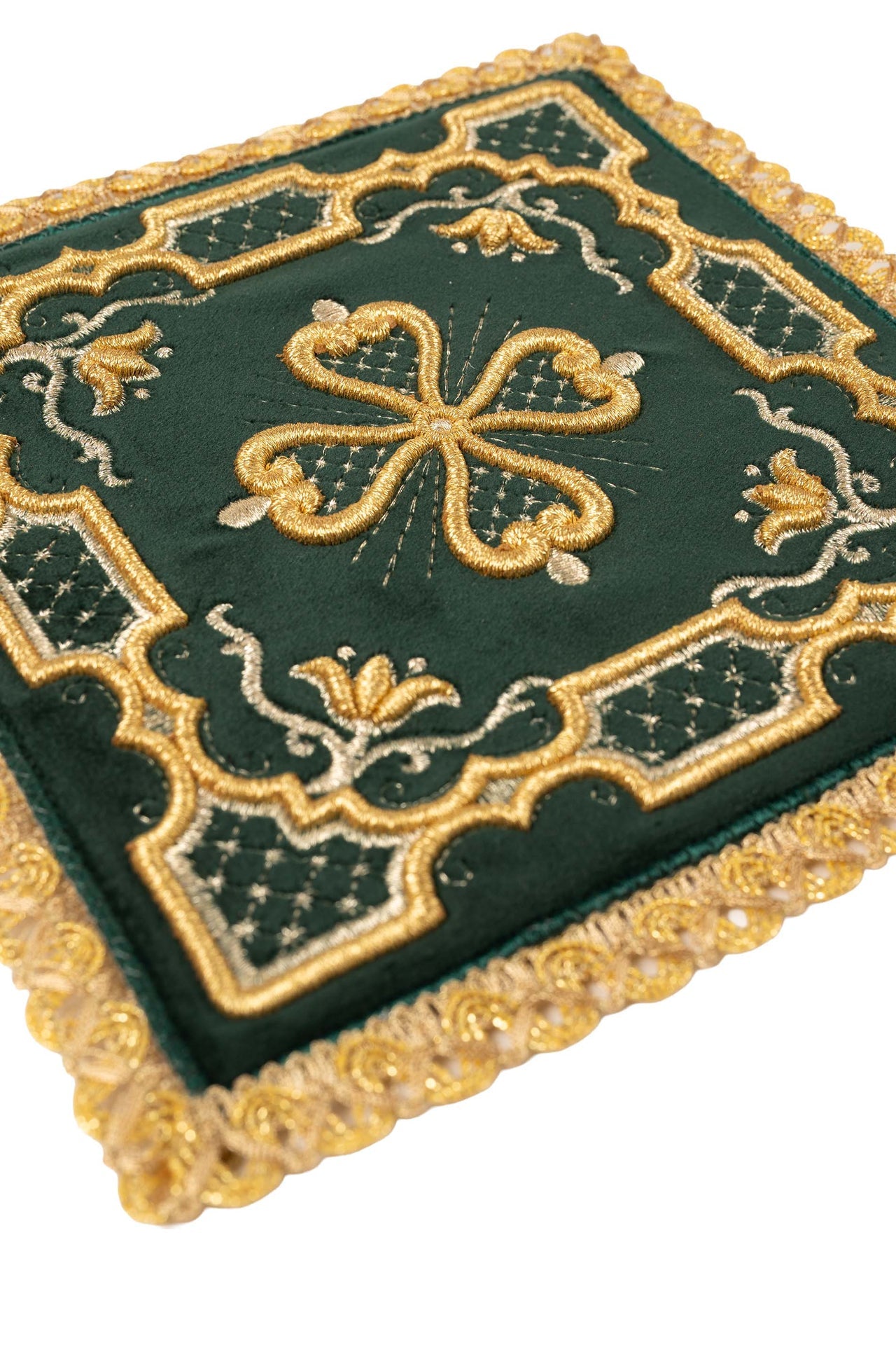 Bielizna kielichowa haftowana zielony aksamit - ORNATY.PL