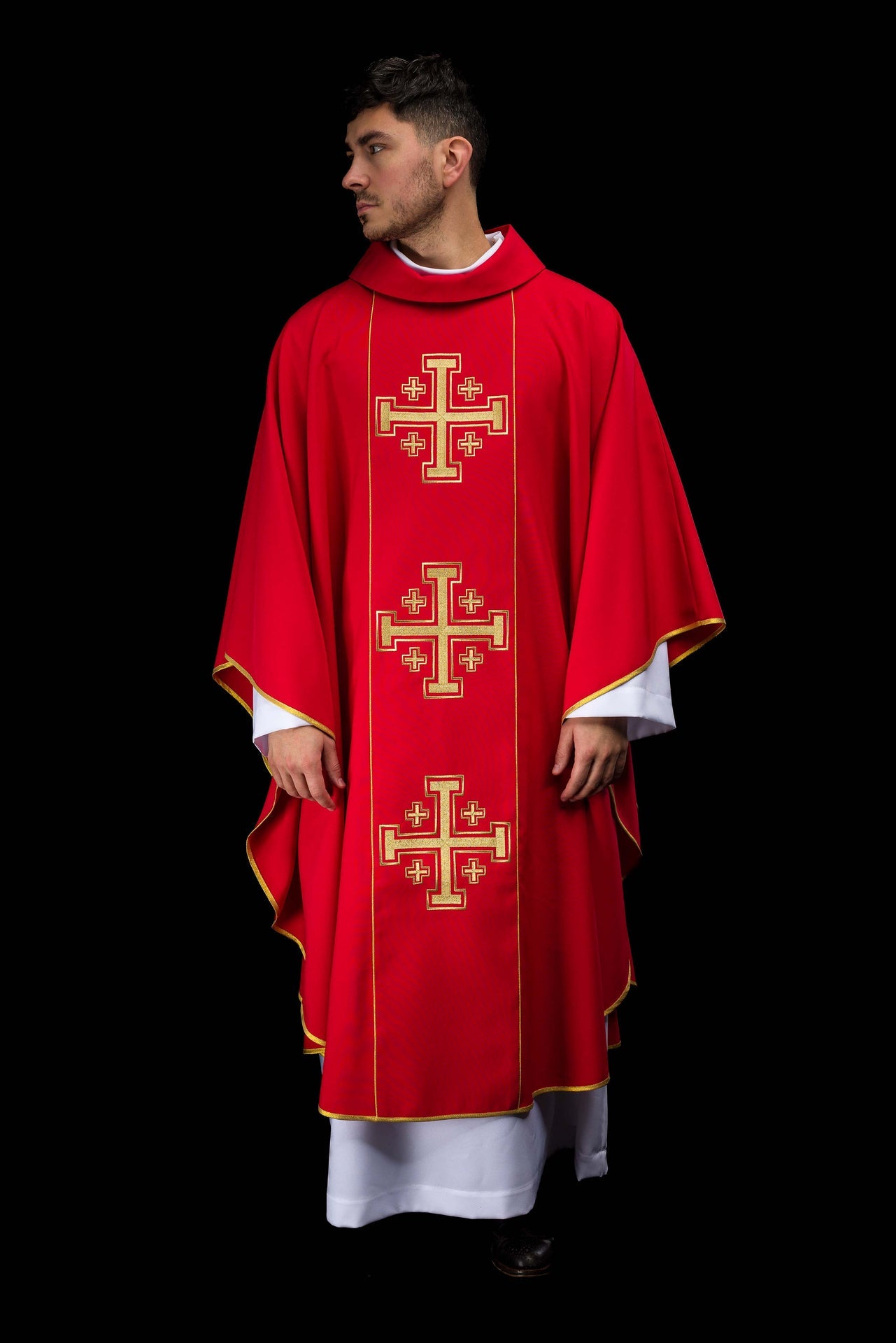 Ornat haftowany czerwony z pasem krzyże jerozolimskie - ORNATY.PL