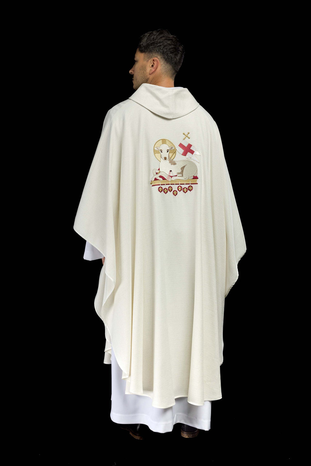 Ornat wielkanocny uszyty z naturalnej tkaniny z haftowanym barankiem - ORNATY.PL